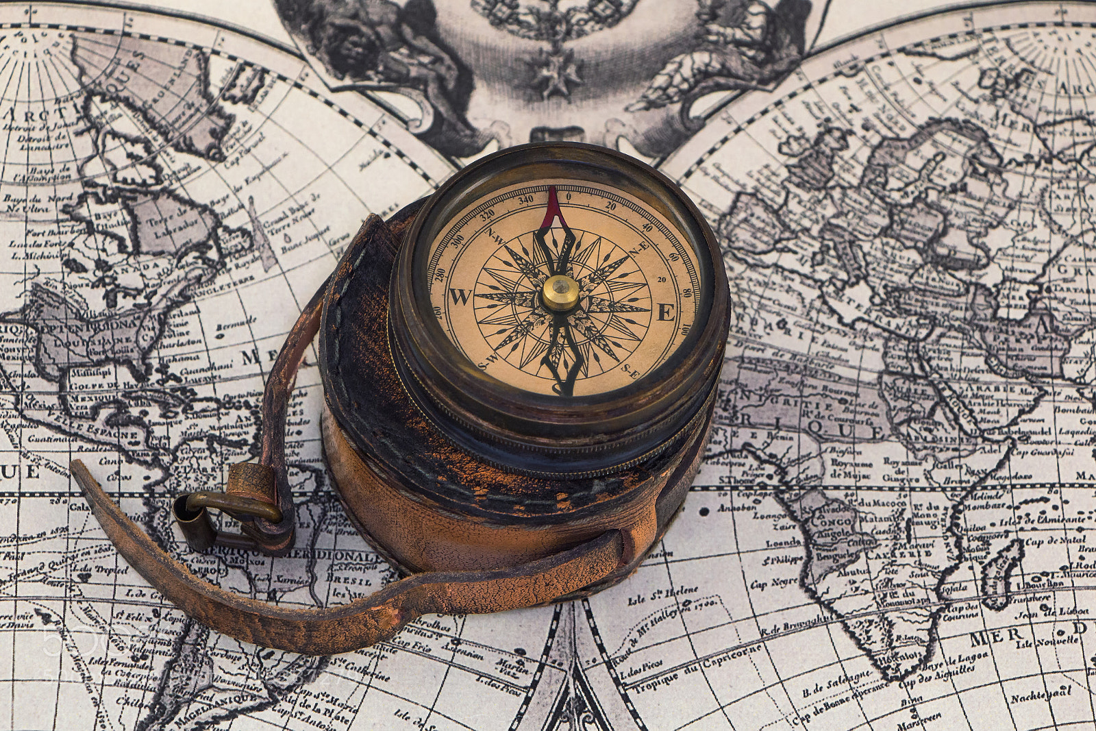 Canon EOS 650D (EOS Rebel T4i / EOS Kiss X6i) sample photo. Ancient compass on the photography