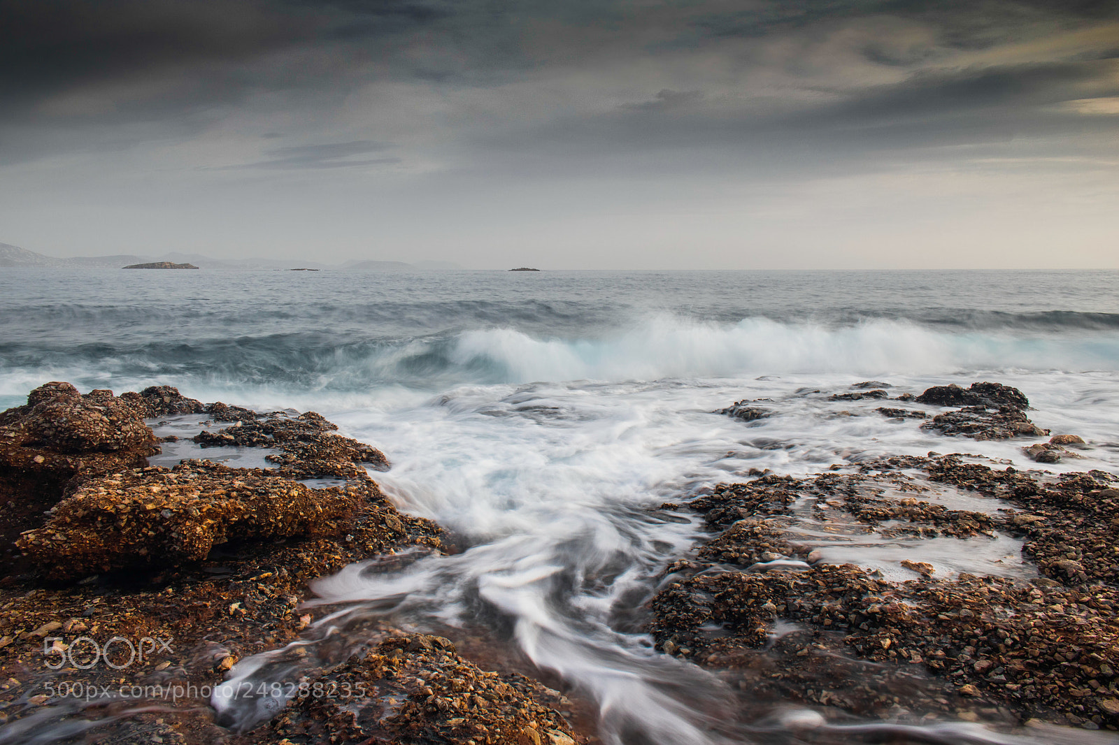 Canon EOS 750D (EOS Rebel T6i / EOS Kiss X8i) sample photo. Surfing on the rocks photography