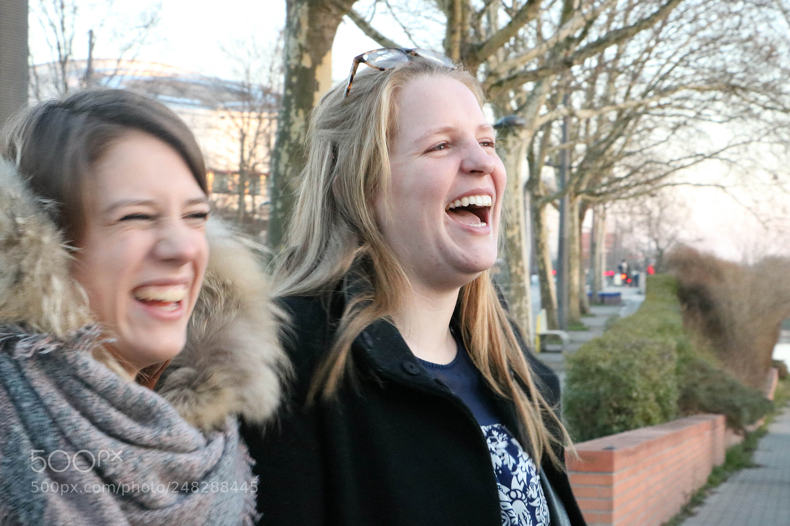 Canon EOS 750D (EOS Rebel T6i / EOS Kiss X8i) sample photo. Laughter photography