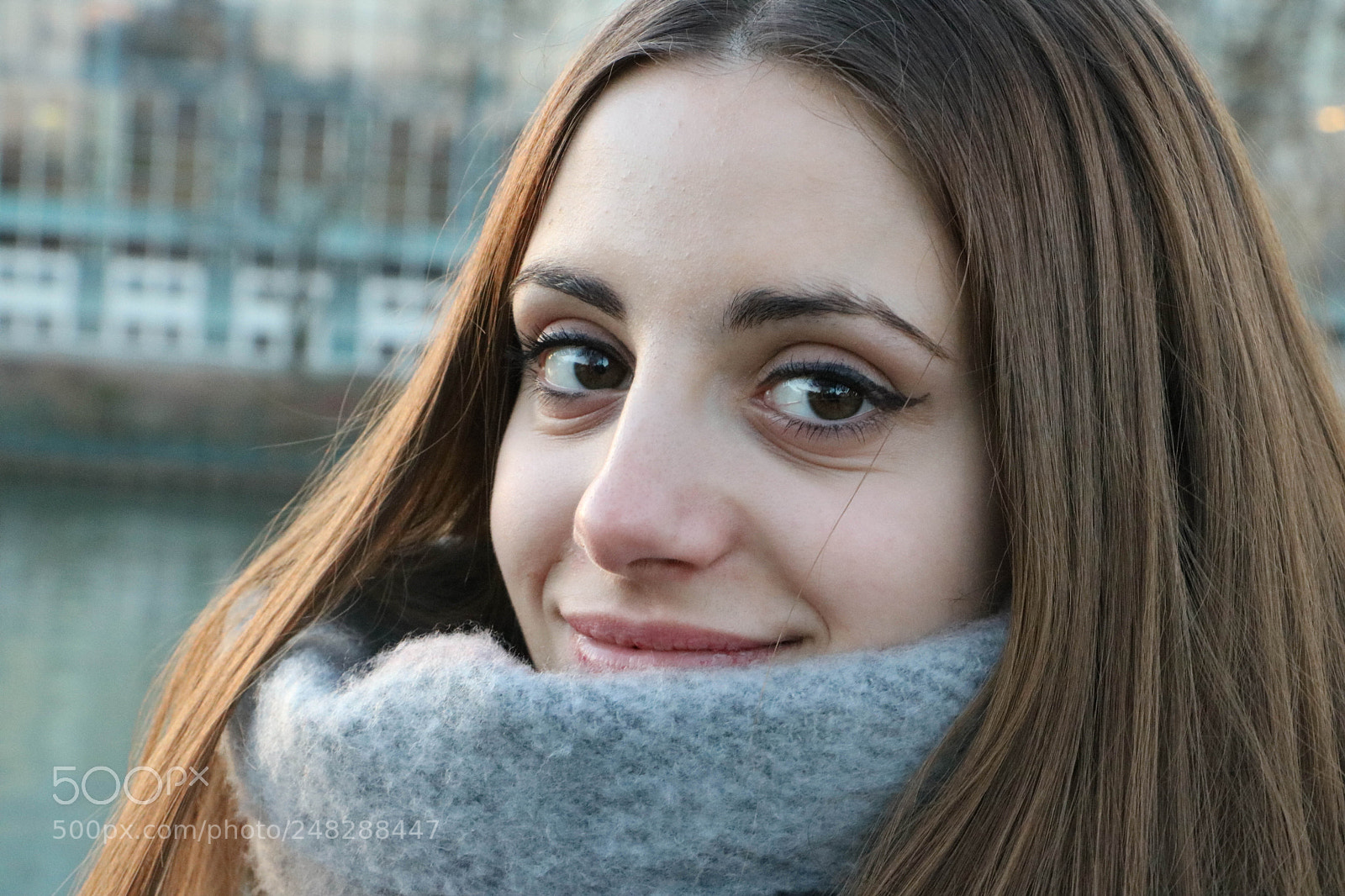Canon EOS 750D (EOS Rebel T6i / EOS Kiss X8i) sample photo. Brunette with brown eyes photography