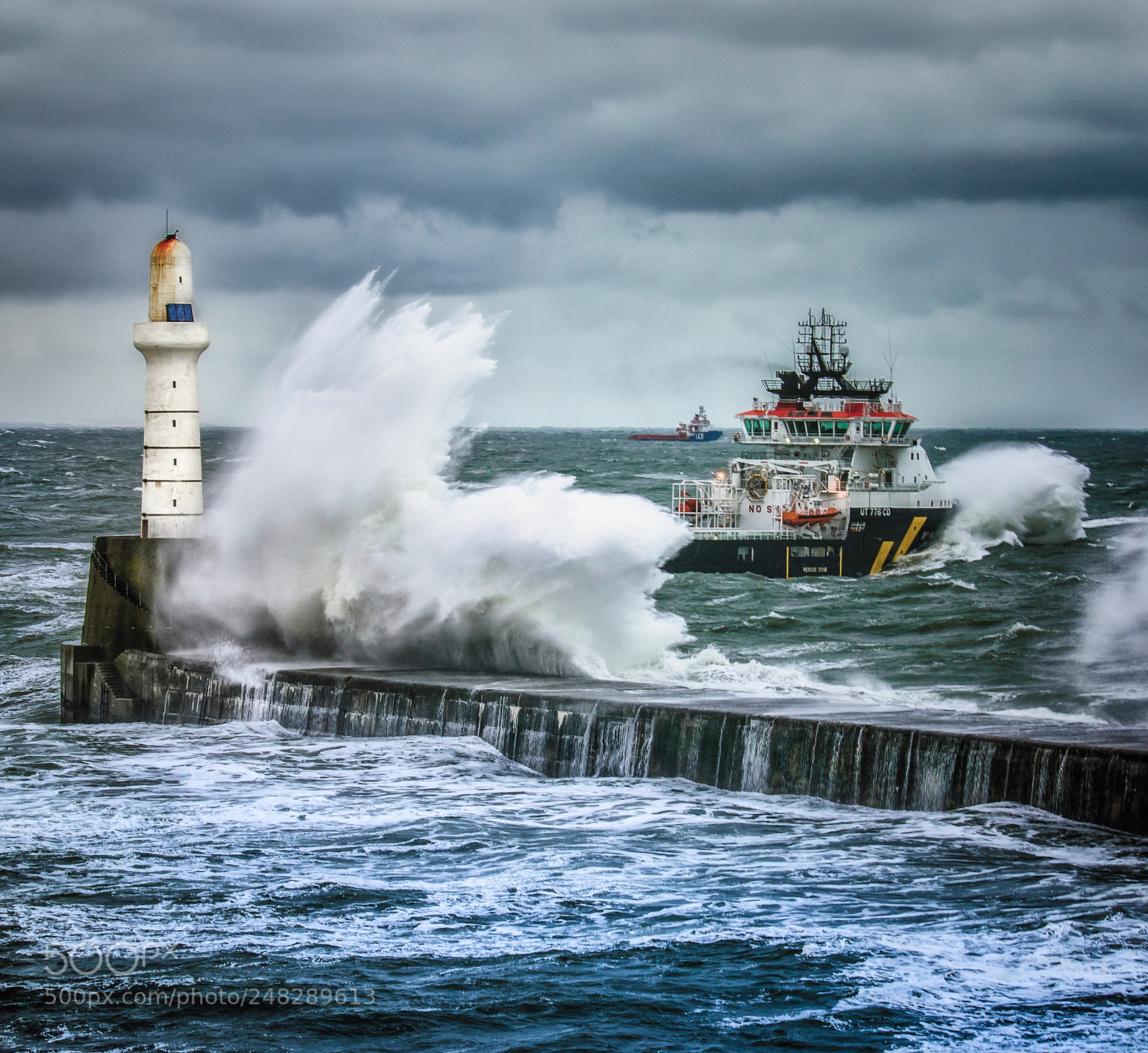 Canon EOS 7D Mark II sample photo. Aberdeen lighthouse photography