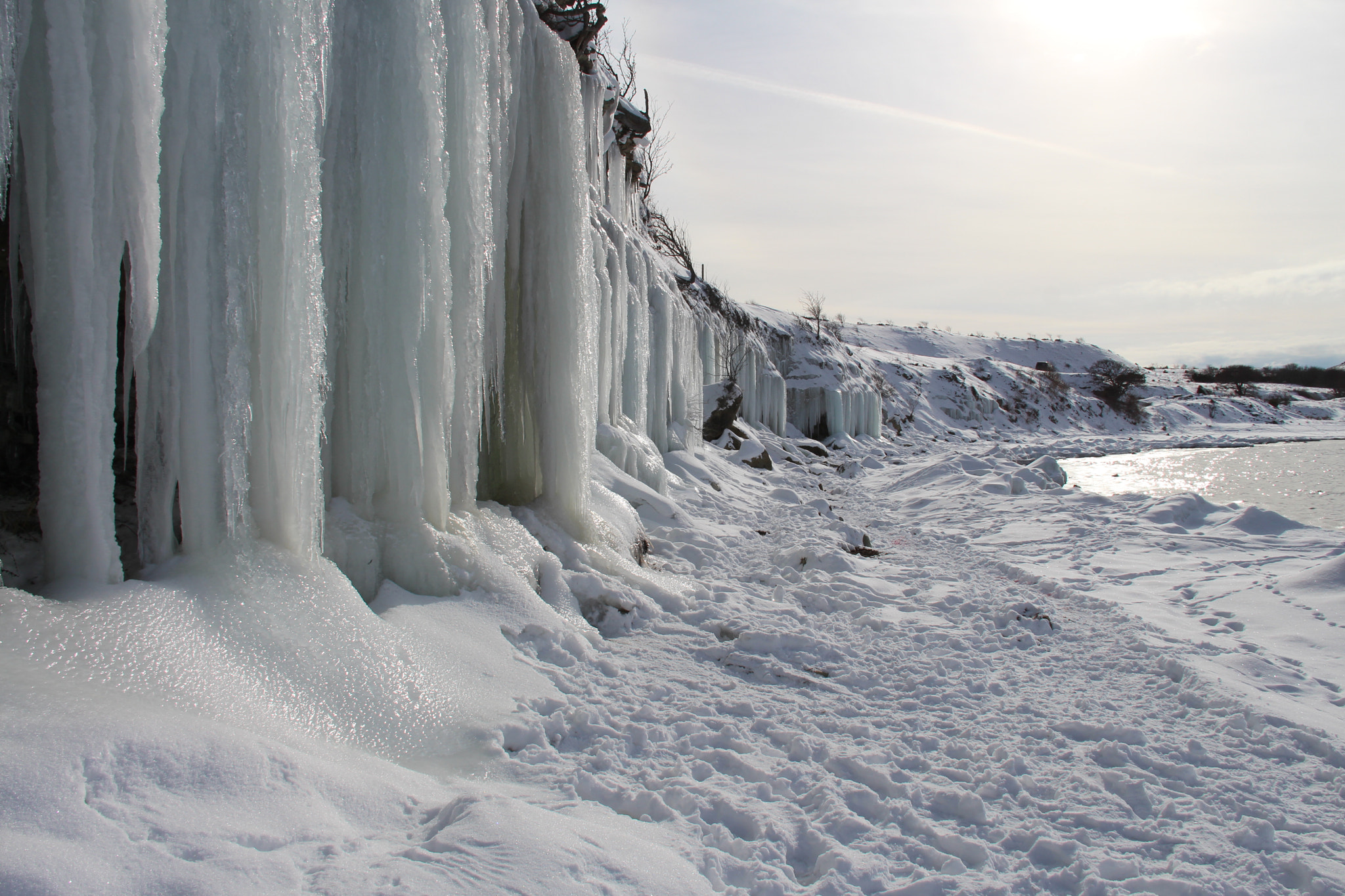 Canon EOS 700D (EOS Rebel T5i / EOS Kiss X7i) + Canon EF-S 18-200mm F3.5-5.6 IS sample photo. Ice caves photography