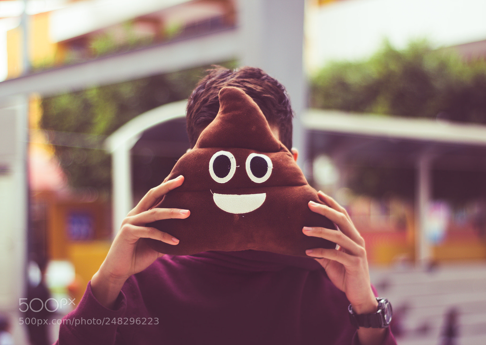 Canon EOS 1200D (EOS Rebel T5 / EOS Kiss X70 / EOS Hi) sample photo. Man with poop emoji photography