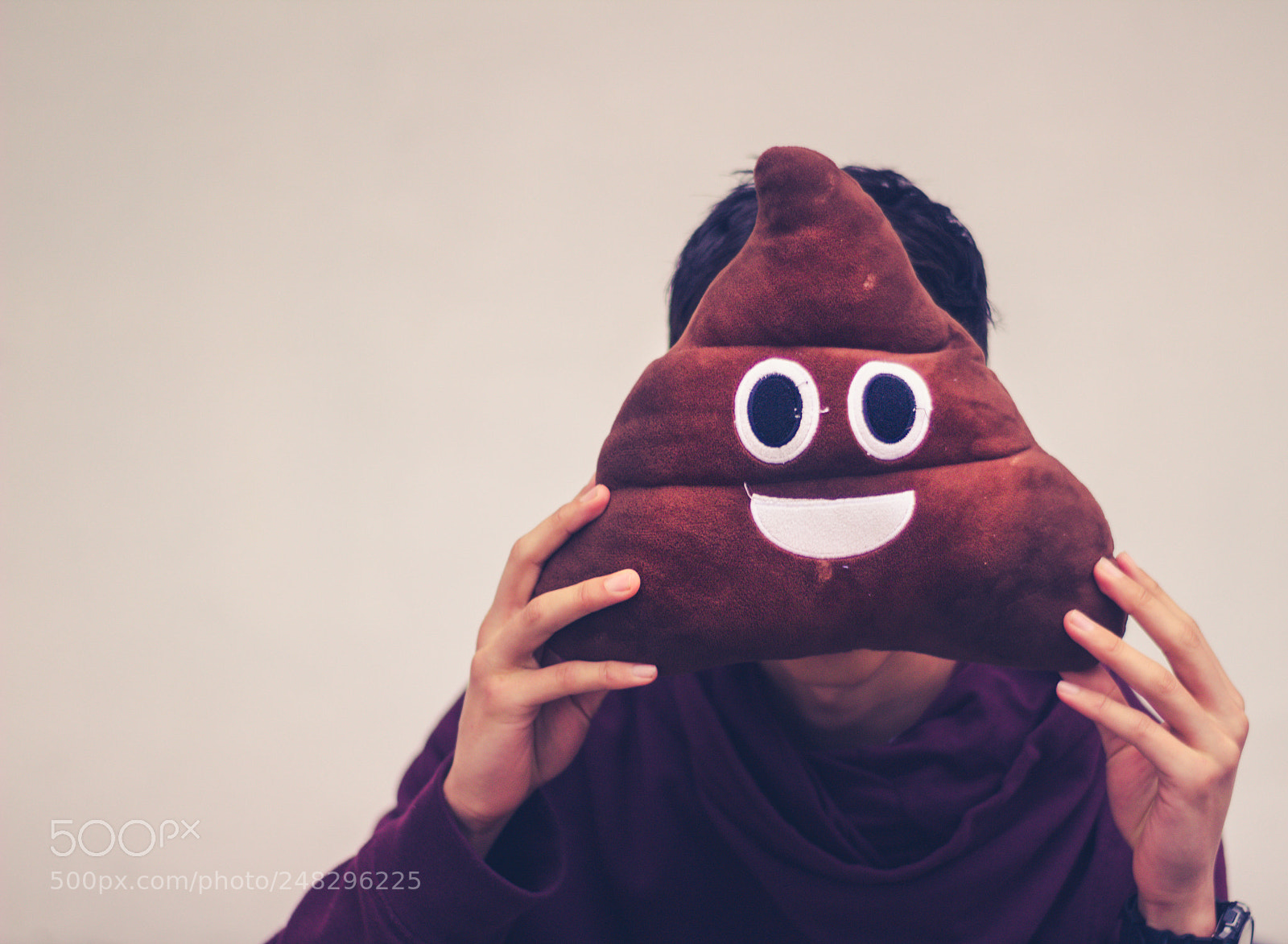 Canon EOS 1200D (EOS Rebel T5 / EOS Kiss X70 / EOS Hi) sample photo. Man with poop emoji photography