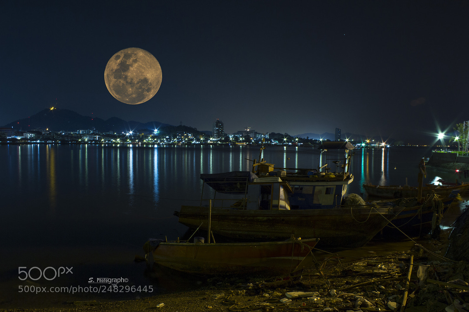 Canon EOS 60D sample photo. Moon and shore photography