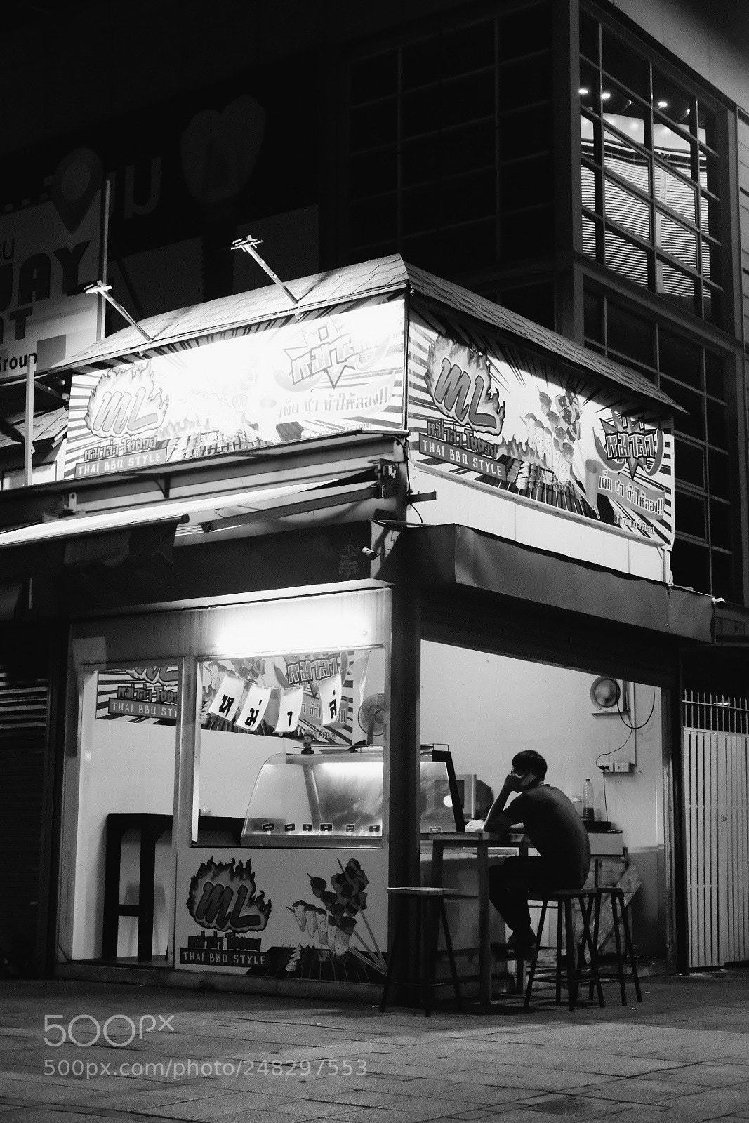 Fujifilm X-T2 sample photo. Man in the cornershop. photography