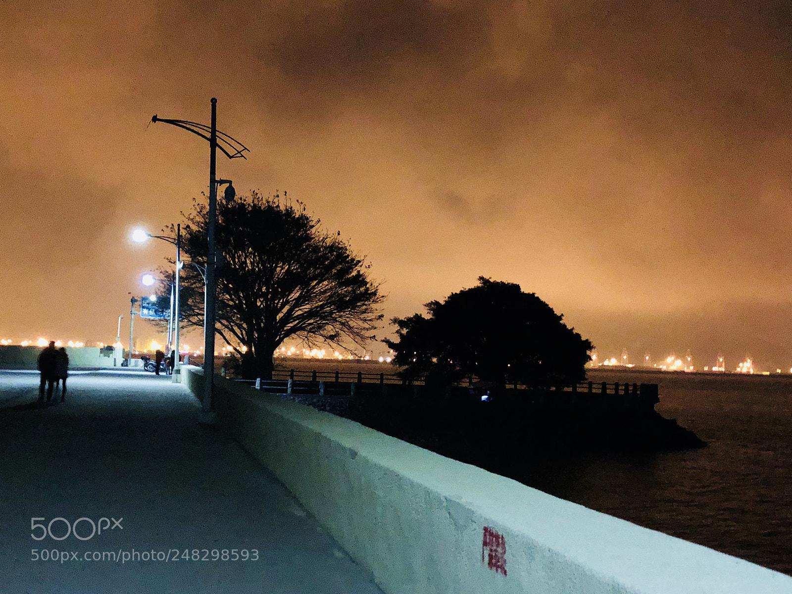 Apple iPhone 8 Plus sample photo. The night photography