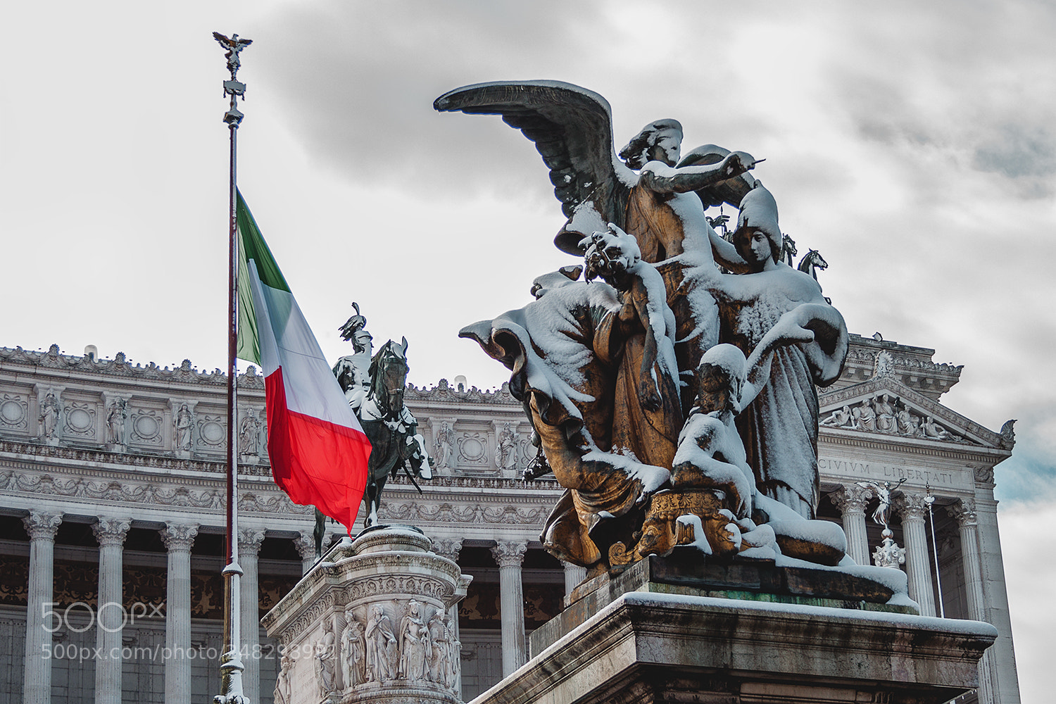 Canon EOS 500D (EOS Rebel T1i / EOS Kiss X3) sample photo. Rome under the snow photography