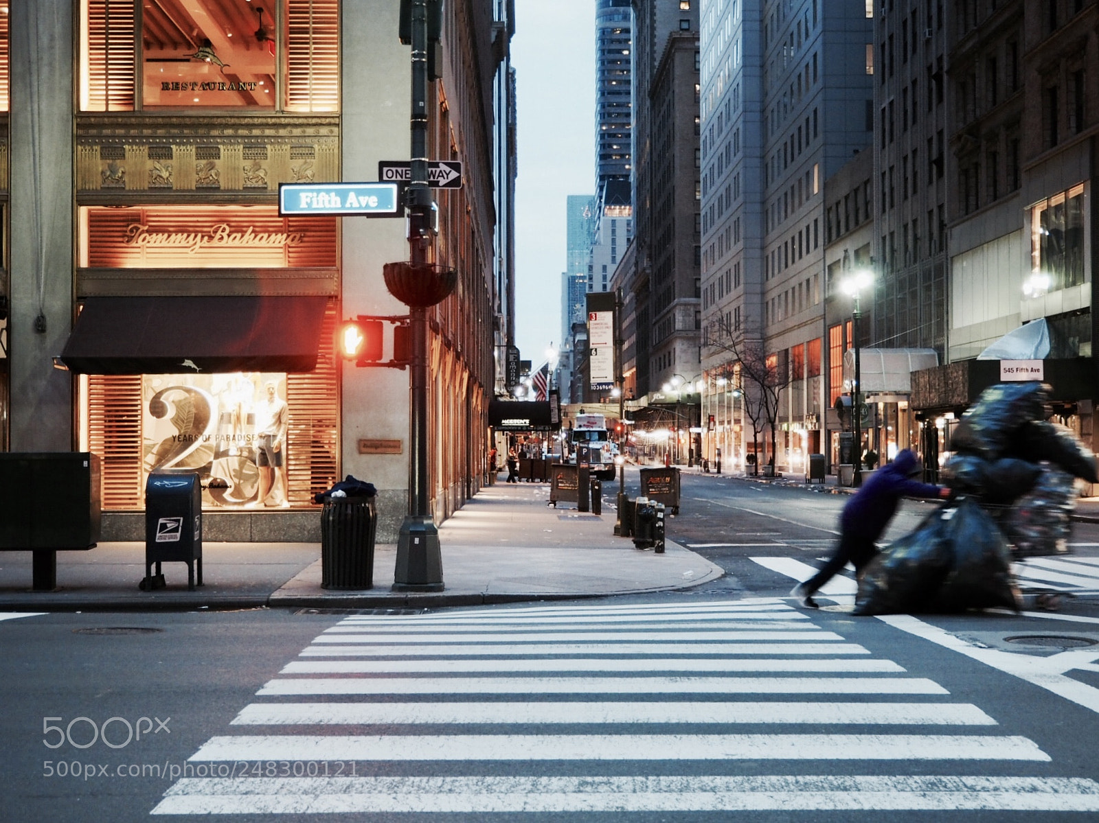 Olympus OM-D E-M10 II sample photo. Morning 5th avenue photography