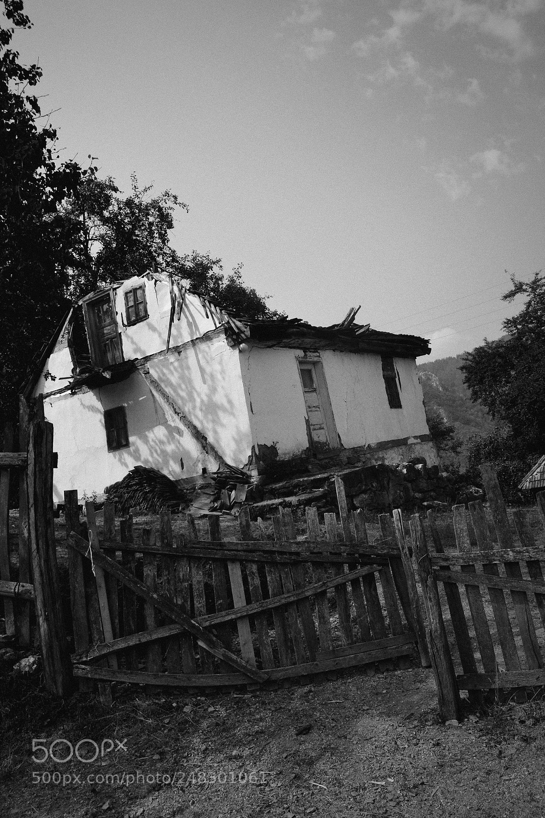 Nikon D3100 sample photo. Abandoned house tara mountain photography
