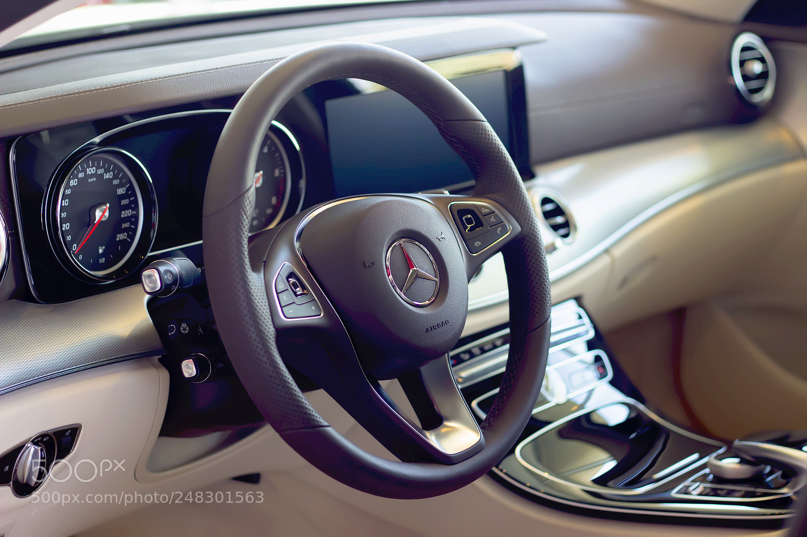 Canon EOS 600D (Rebel EOS T3i / EOS Kiss X5) sample photo. Mercedes e-class photography