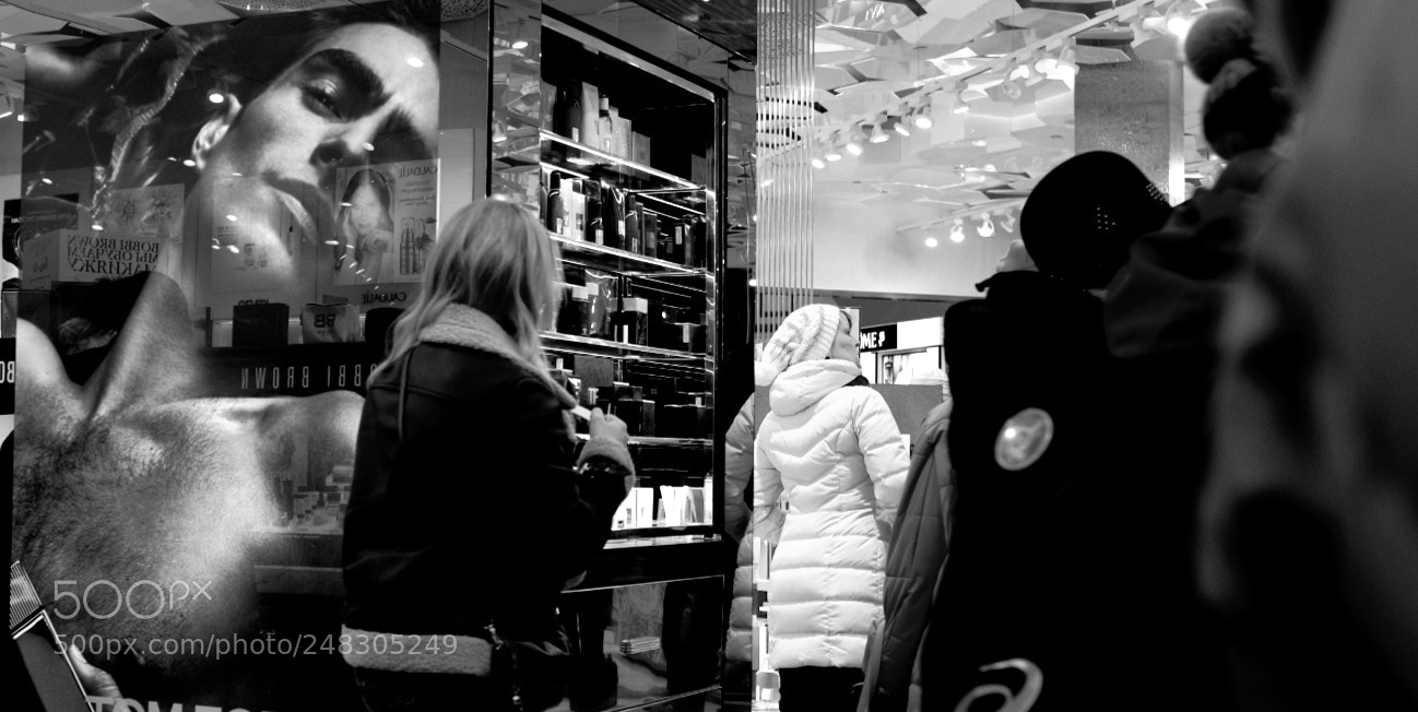 Fujifilm X100F sample photo. Picking photography