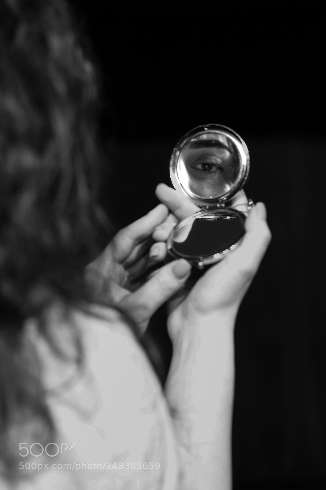 Canon EOS 600D (Rebel EOS T3i / EOS Kiss X5) sample photo. Girl in mirror photography