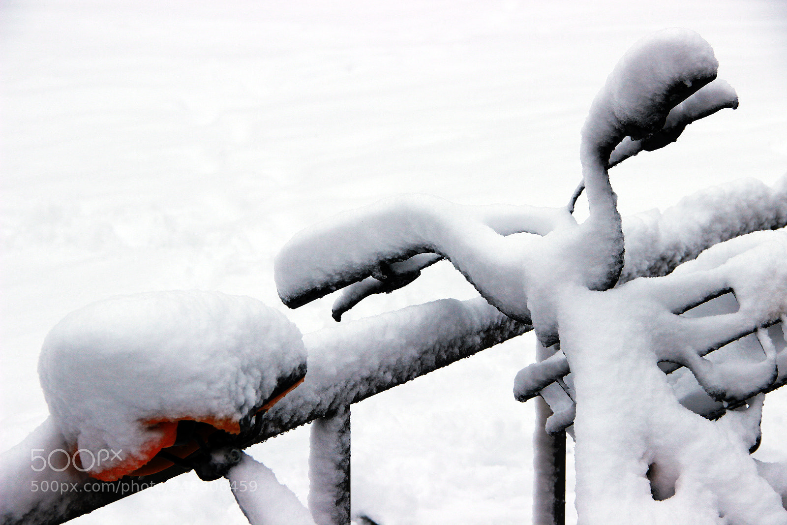 Canon EOS 600D (Rebel EOS T3i / EOS Kiss X5) sample photo. Snow bicycle. photography