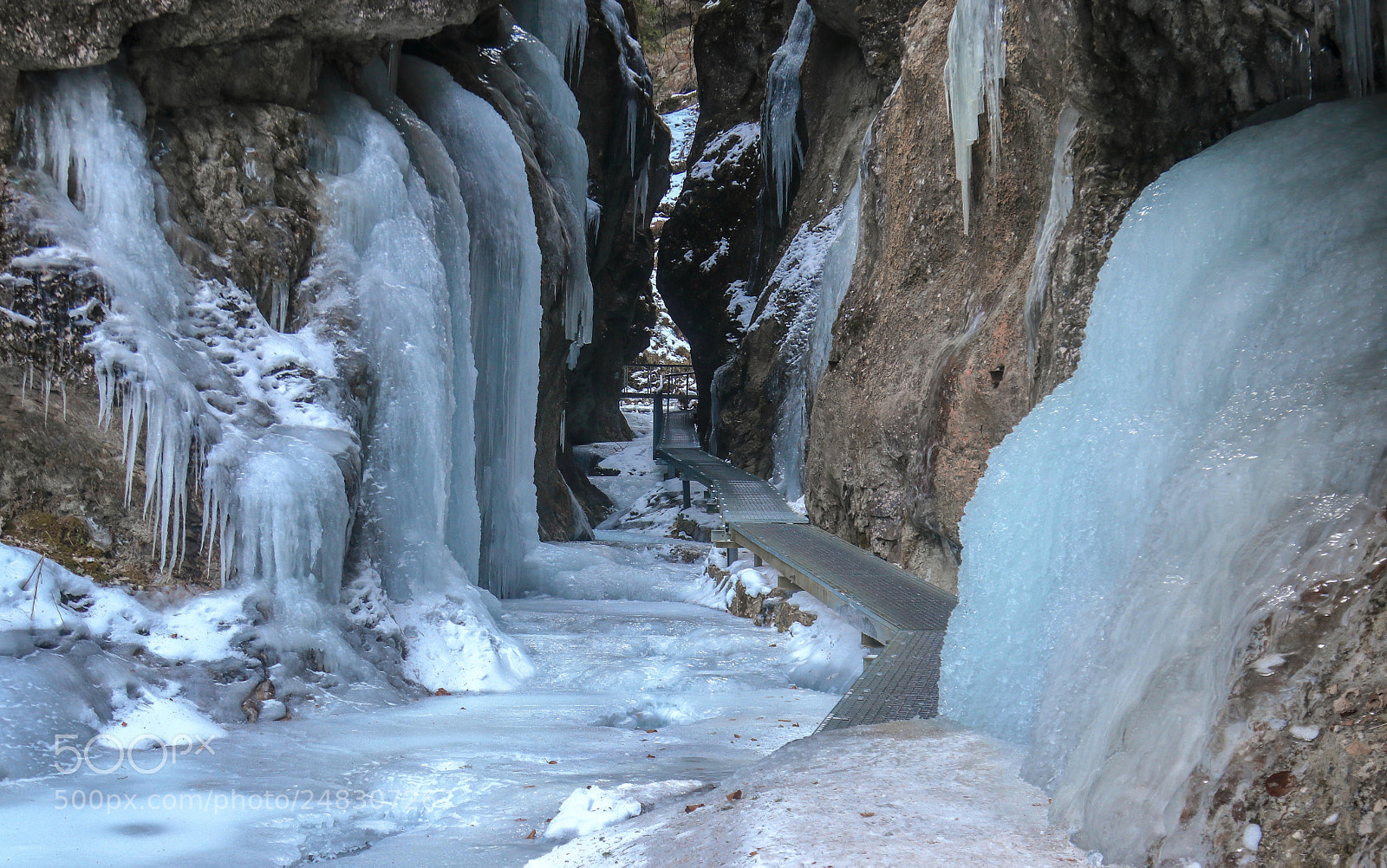 Canon EOS 80D sample photo. Ice magic photography