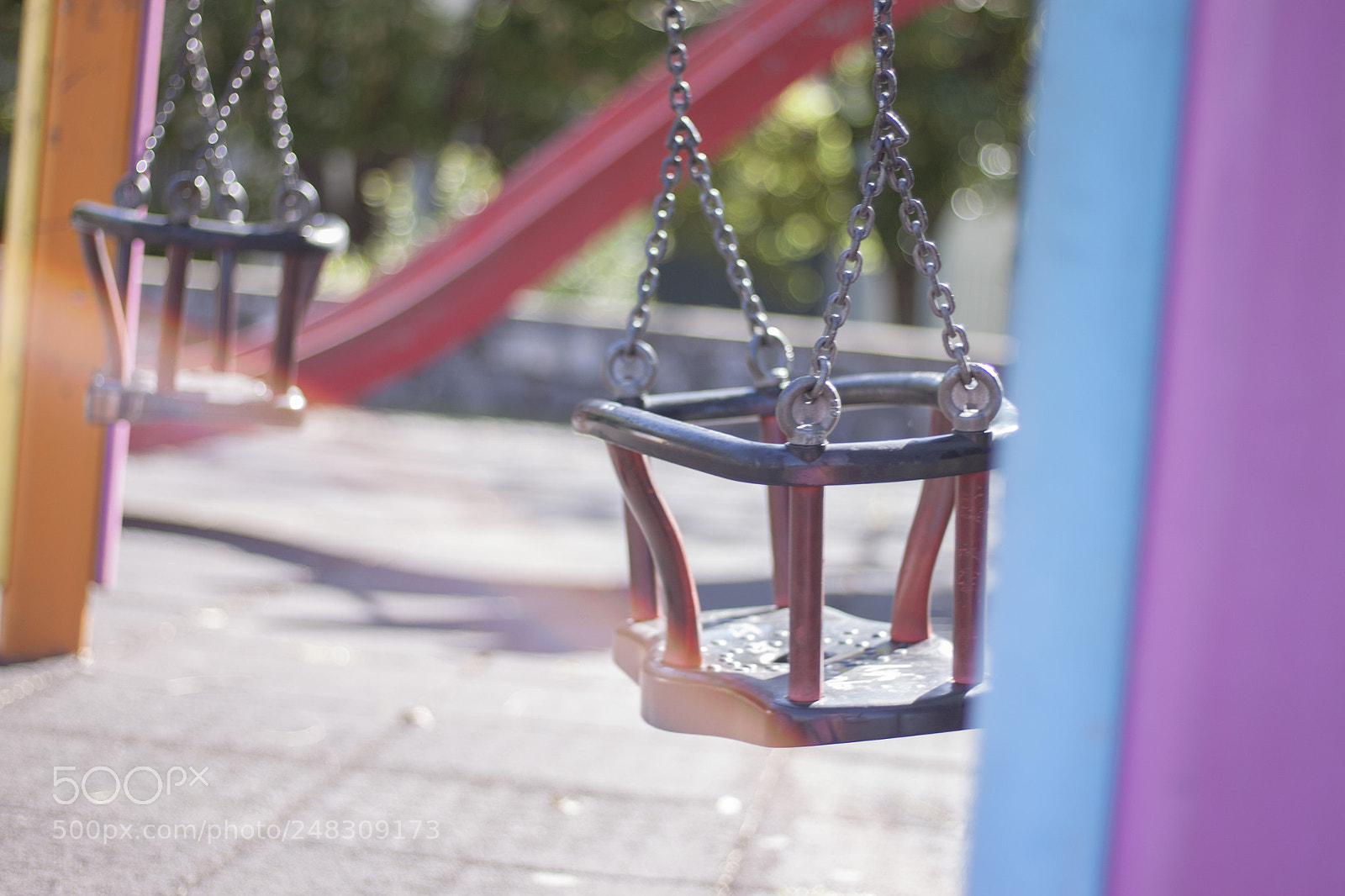 Canon EOS 500D (EOS Rebel T1i / EOS Kiss X3) sample photo. Swing set photography