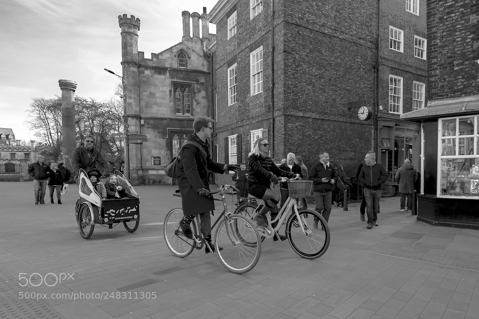 Canon EOS 550D (EOS Rebel T2i / EOS Kiss X4) sample photo. Cycling tourism mono photography