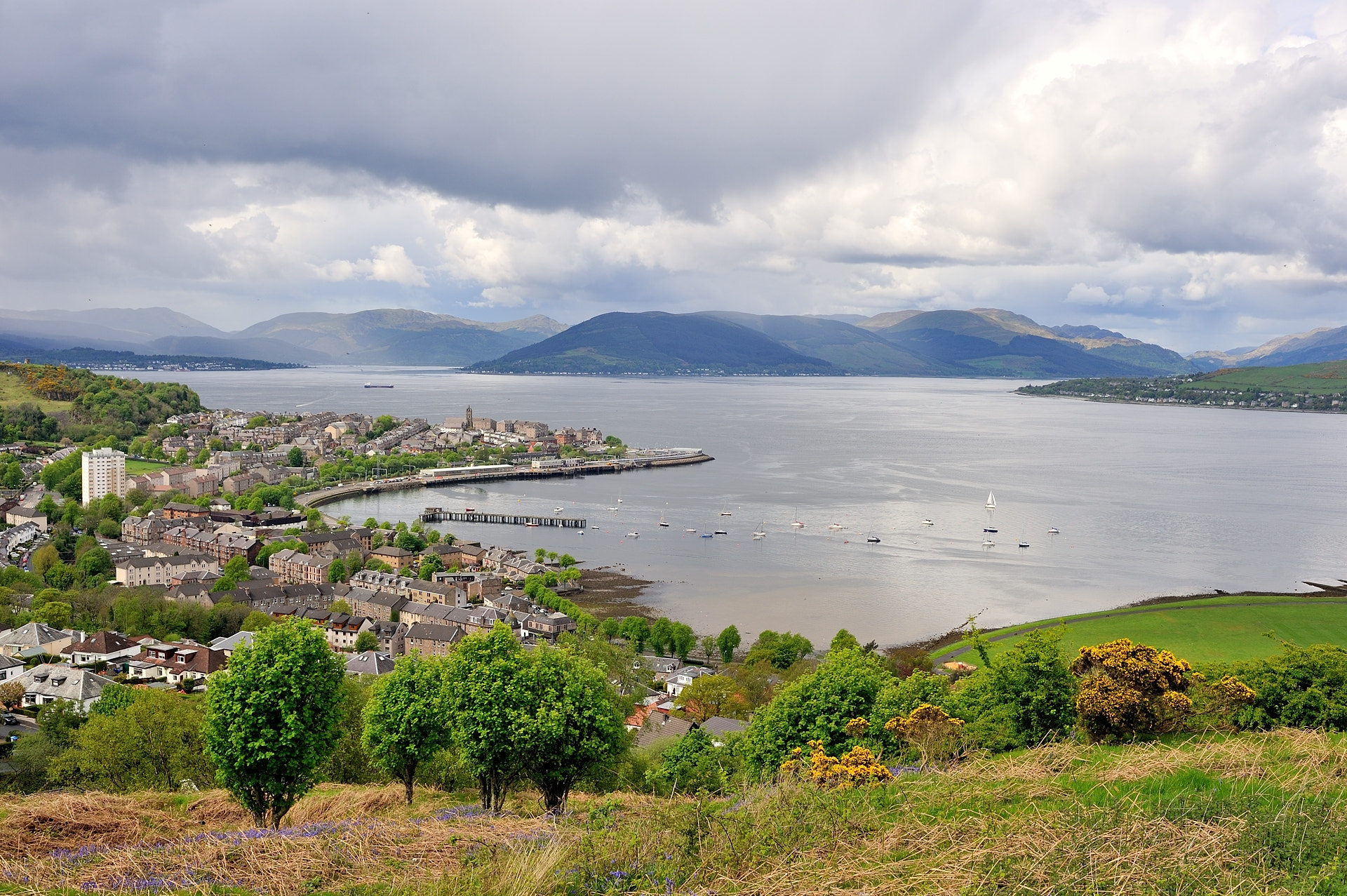 Nikon AF Nikkor 35mm F2D sample photo. Gourock, scotland from lyle hill photography