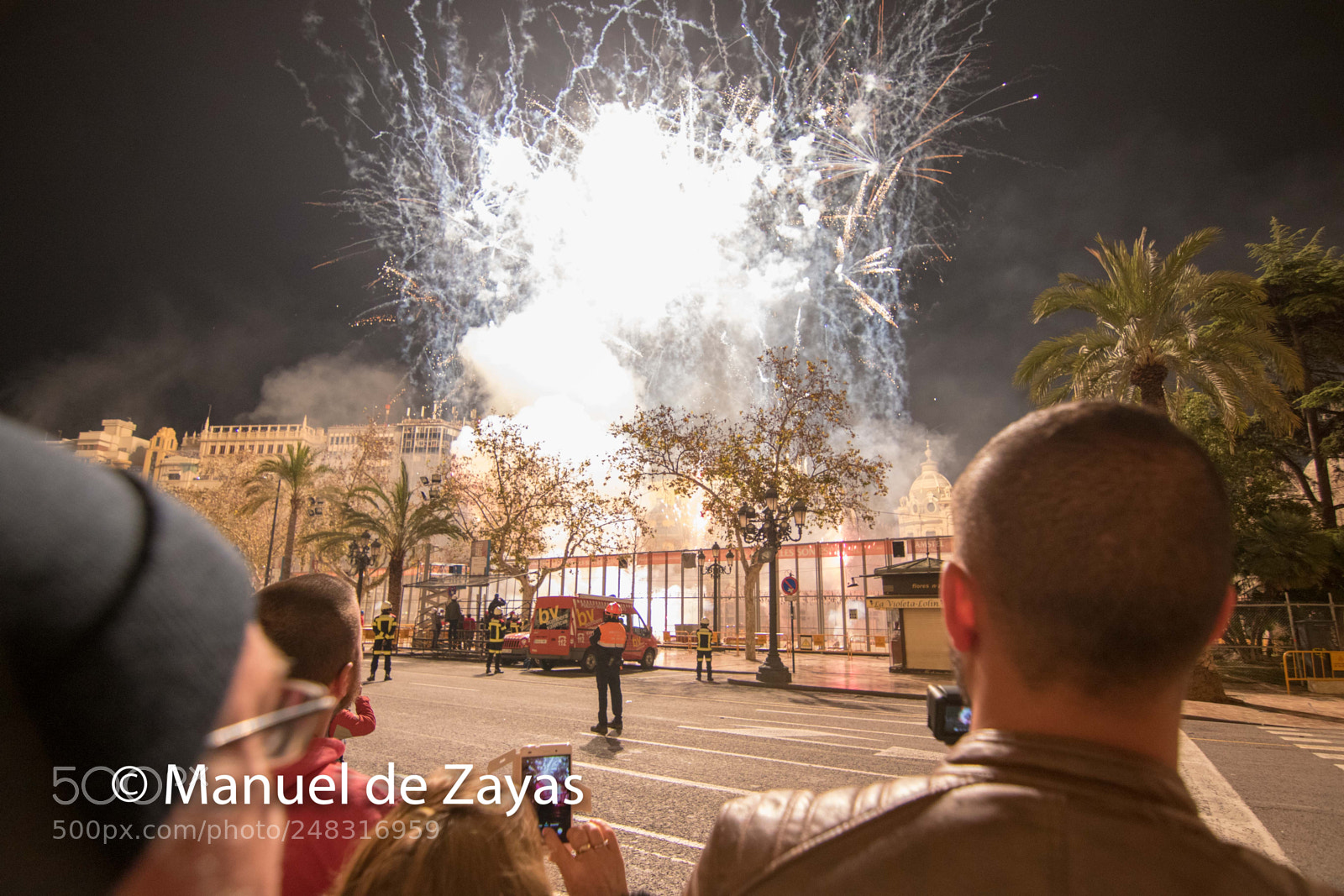 Canon EOS 7D Mark II sample photo. Prefallas mascletà nocturna photography