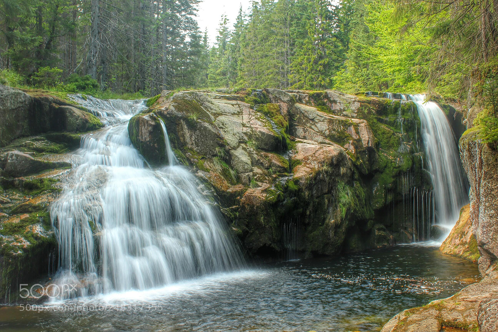 Canon EOS 550D (EOS Rebel T2i / EOS Kiss X4) sample photo. Labe waterfall photography
