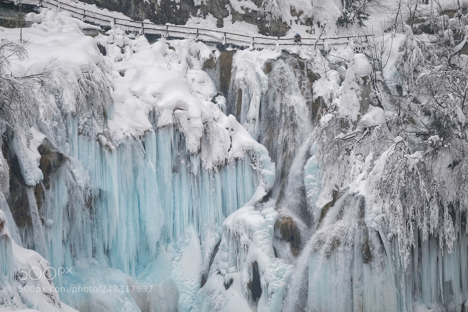Fujifilm X-T20 sample photo. Frozen plitvice photography