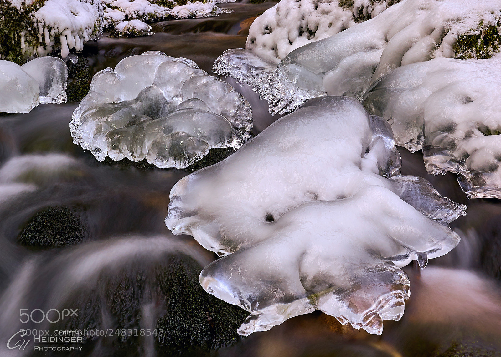 Sony a7R III sample photo. Eisgebilde im wasserlauf photography