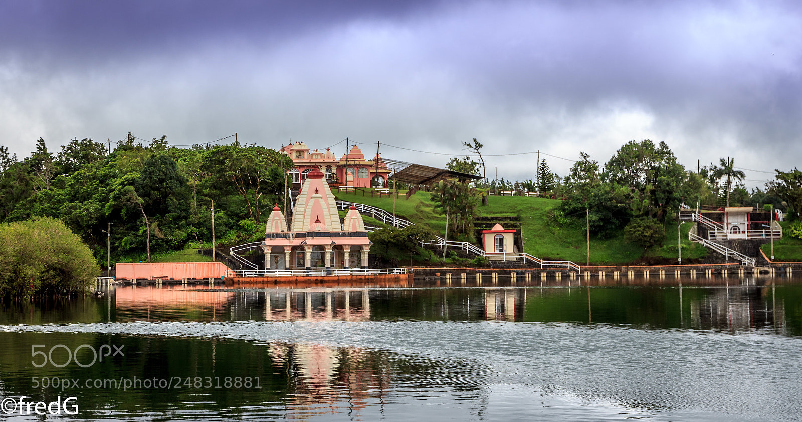 Canon EOS 600D (Rebel EOS T3i / EOS Kiss X5) sample photo. Sacred lake photography
