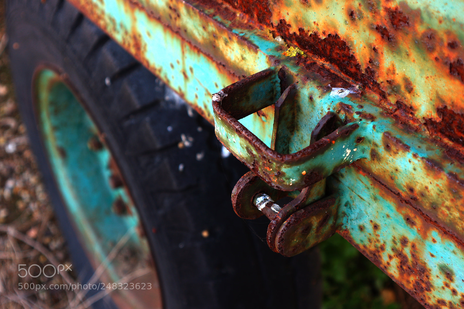 Canon EOS M10 sample photo. Vintage wheel photography