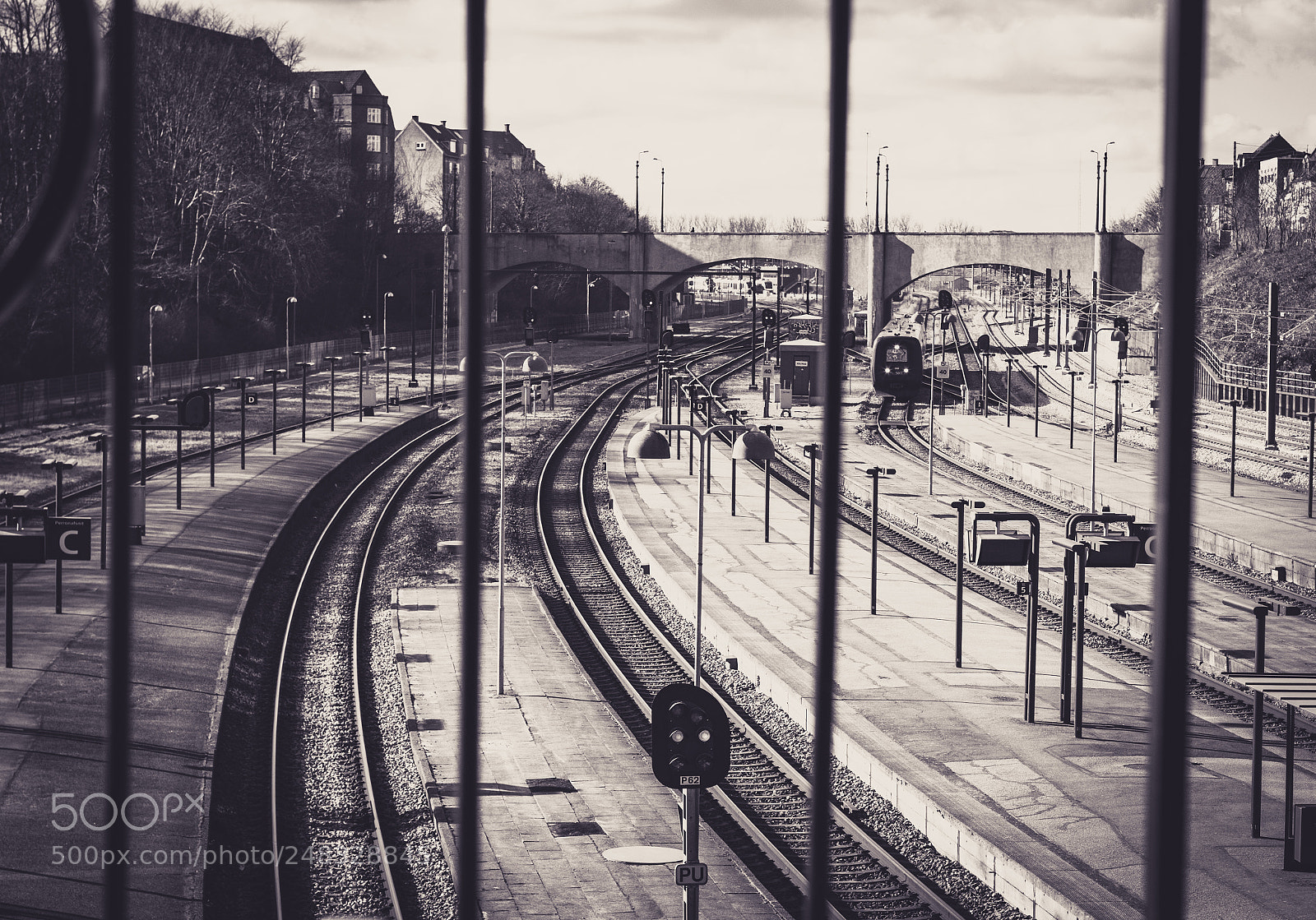 Canon EOS 60D sample photo. Aarhus trainstation photography