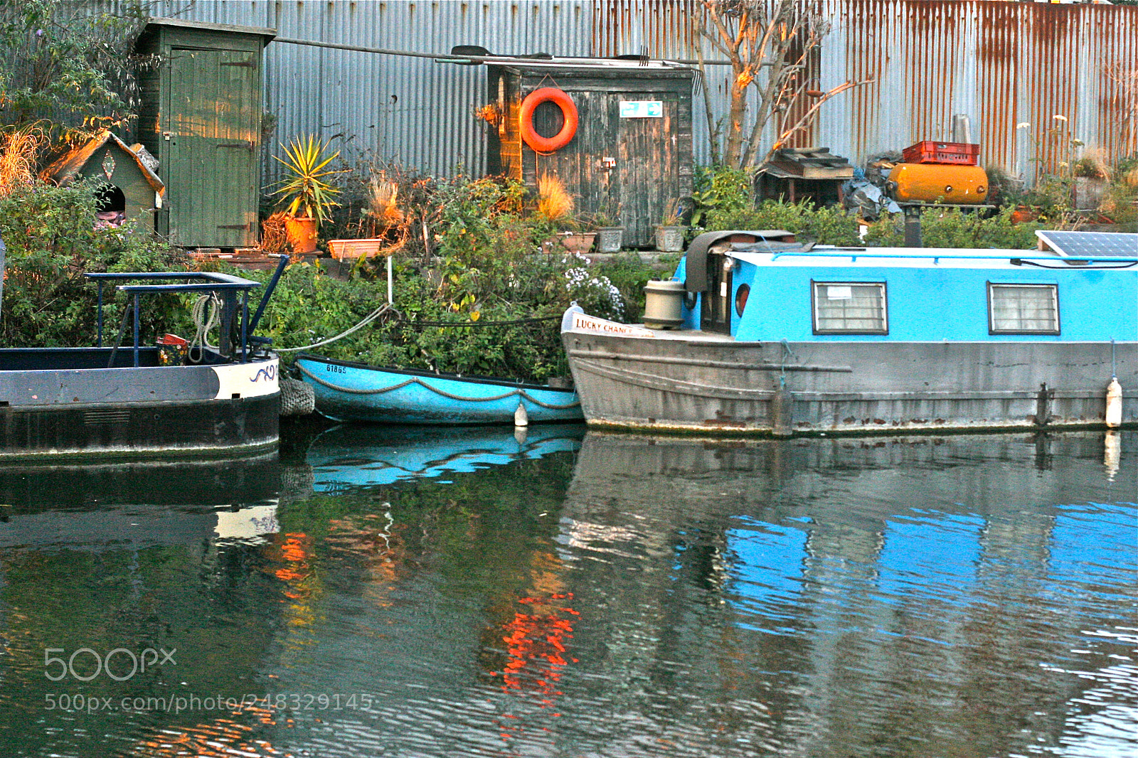 Canon EOS 30D sample photo. Reds, turquoise and rust photography