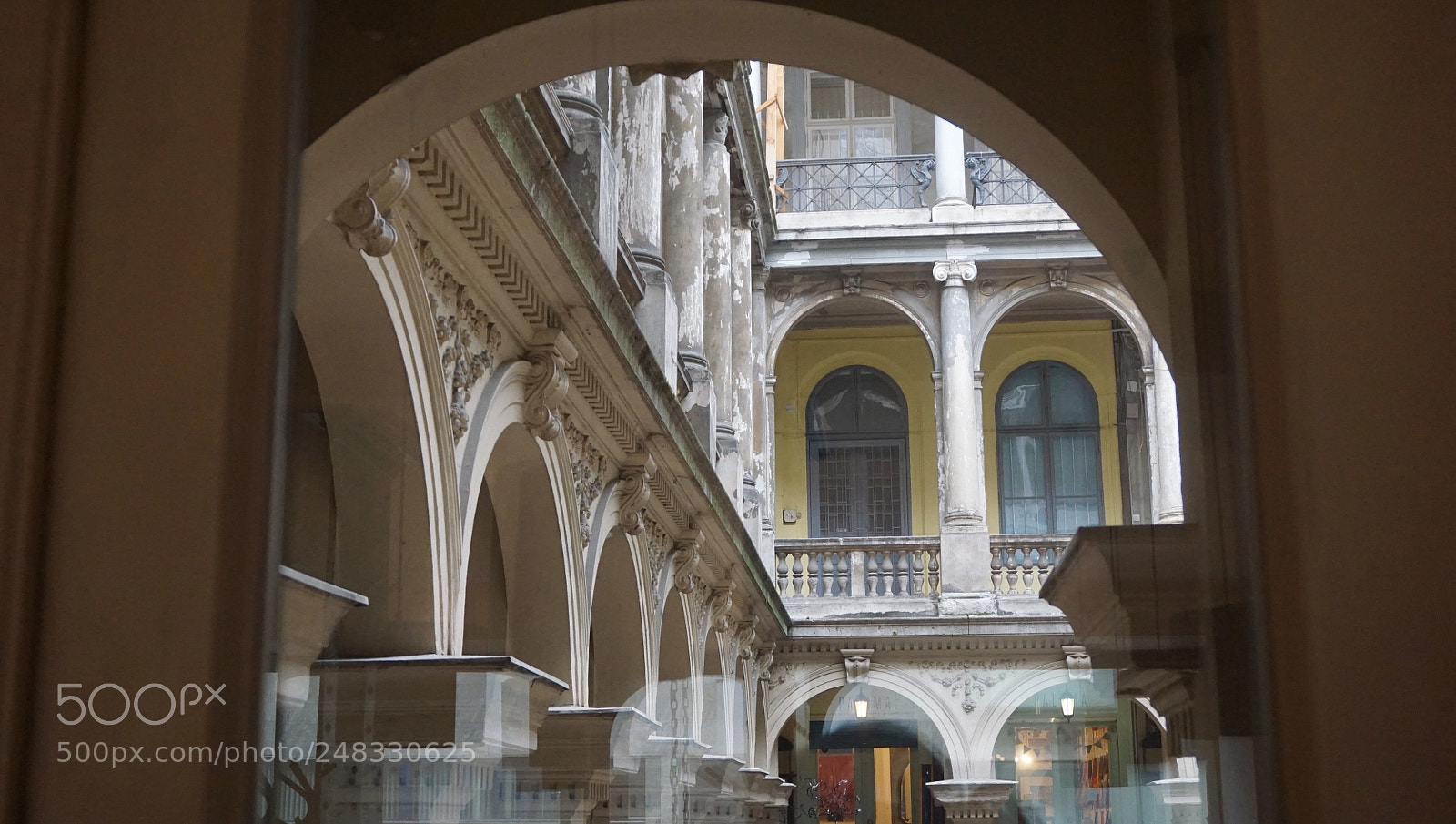 Sony E 16-50mm F3.5-5.6 PZ OSS sample photo. Budapest old houses photography