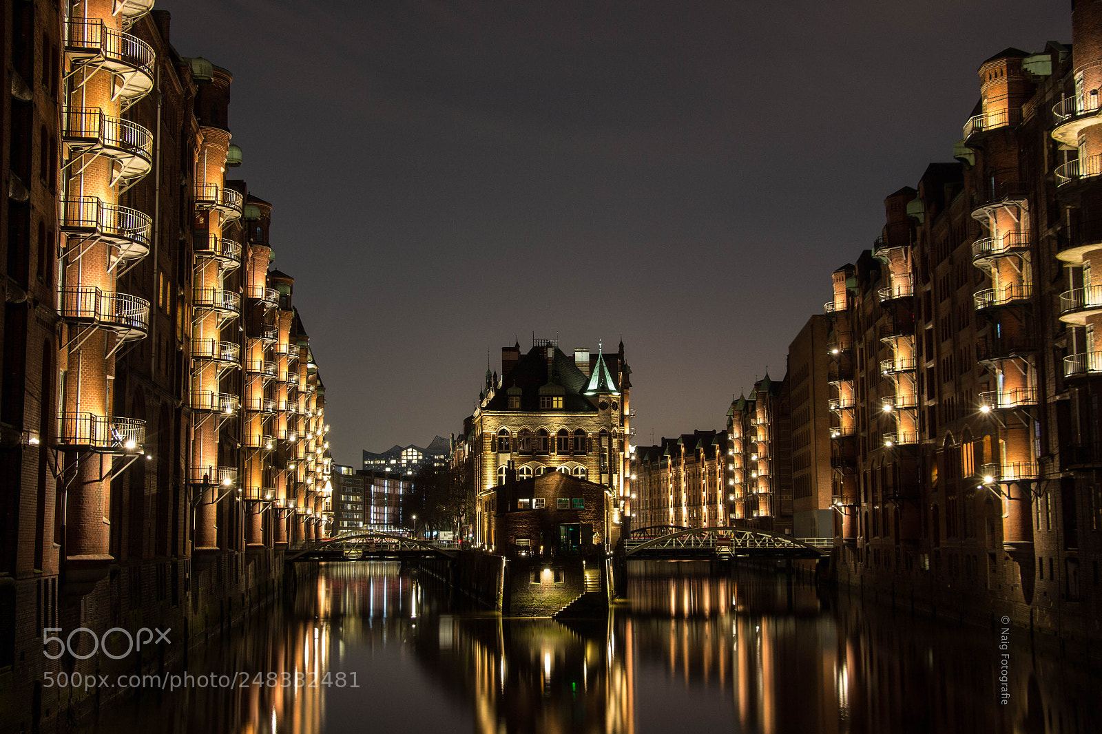 Canon EOS 650D (EOS Rebel T4i / EOS Kiss X6i) sample photo. Speicherstadt hamburg bein nacht photography