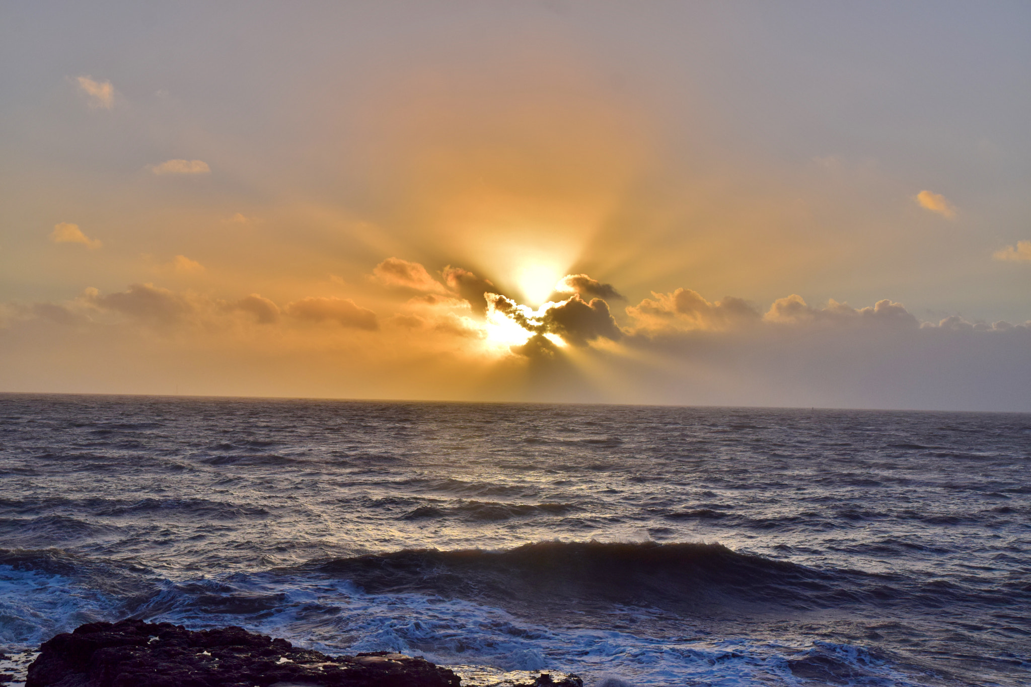 Nikon D5300 sample photo. Le soir sur la promenade de vaux sur mer photography