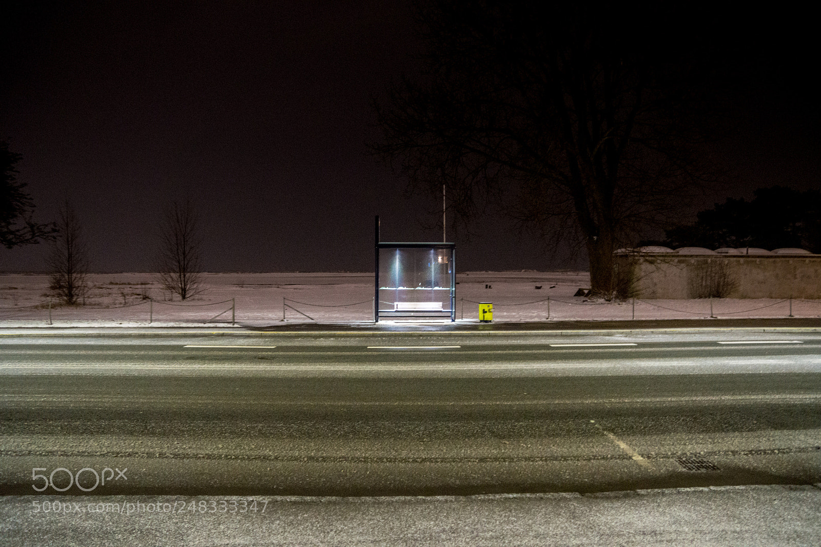 Sony SLT-A77 sample photo. Bus stop photography