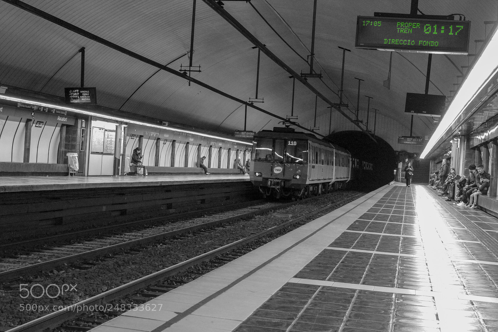 Canon EOS 1300D (EOS Rebel T6 / EOS Kiss X80) sample photo. Metro barcelona photography