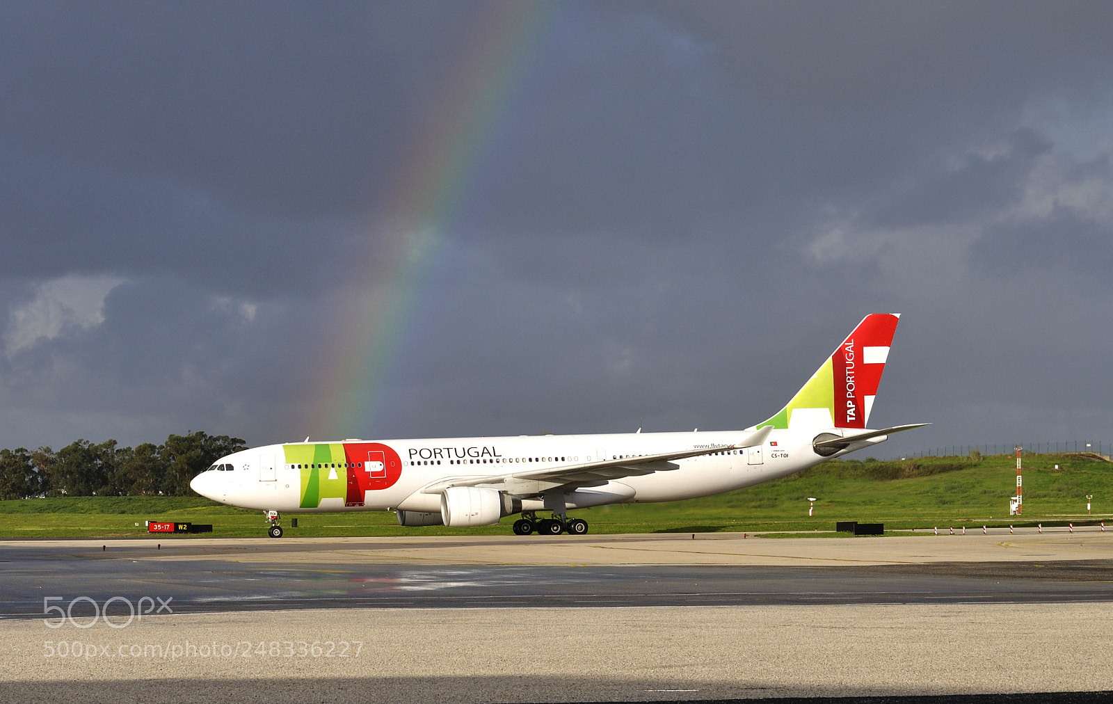 Nikon D3000 sample photo. Airbus a330 tap portugal photography
