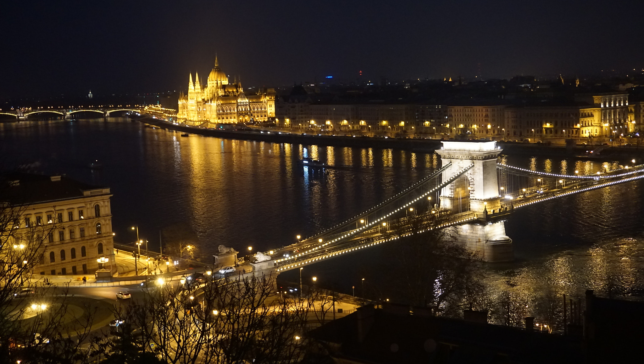 Sony a6000 + Sony E 18-50mm F4-5.6 sample photo. Budapest at night banquet for eyes ! photography