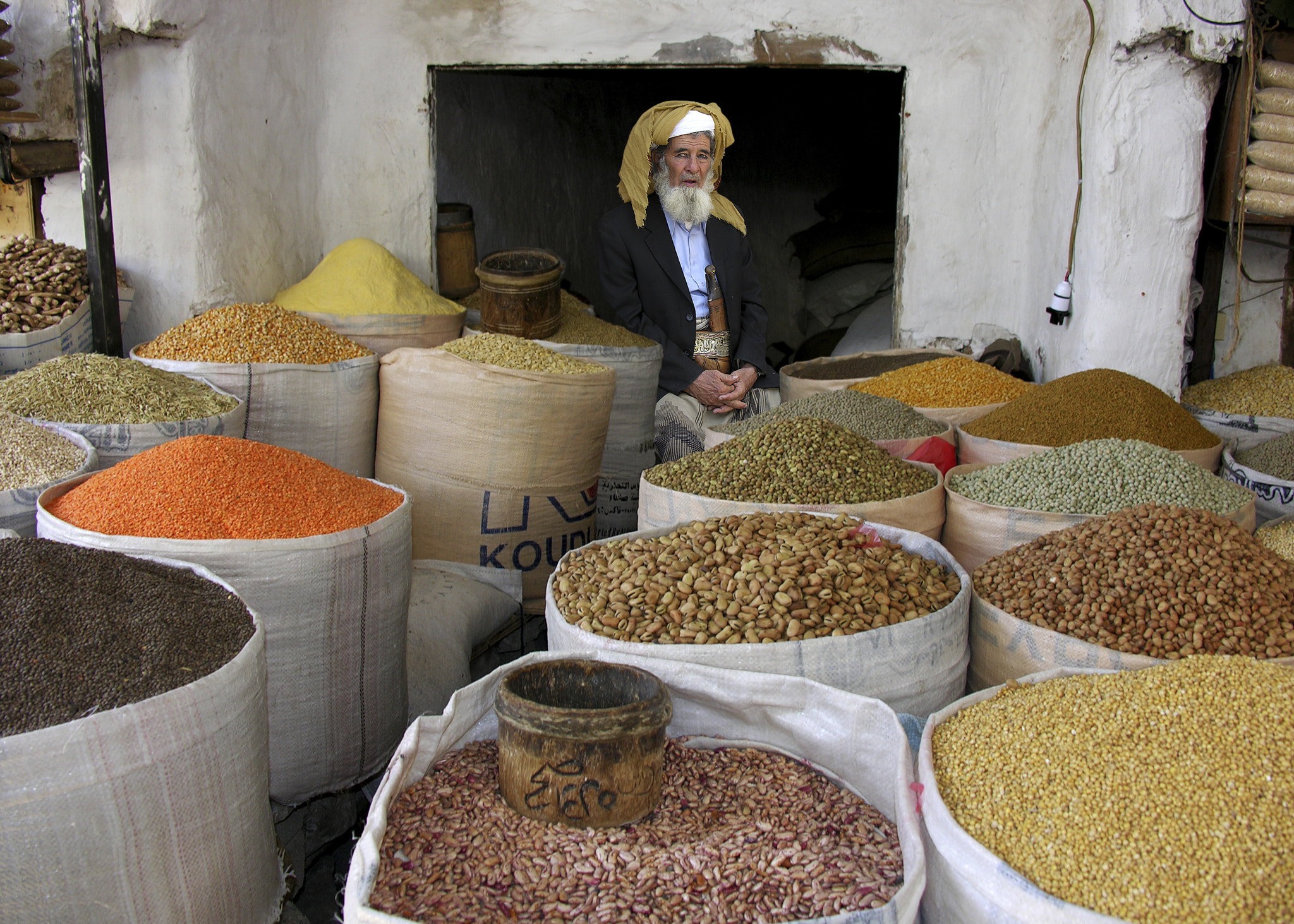 Nikon E8800 sample photo. Spice market - sana'a yemen photography