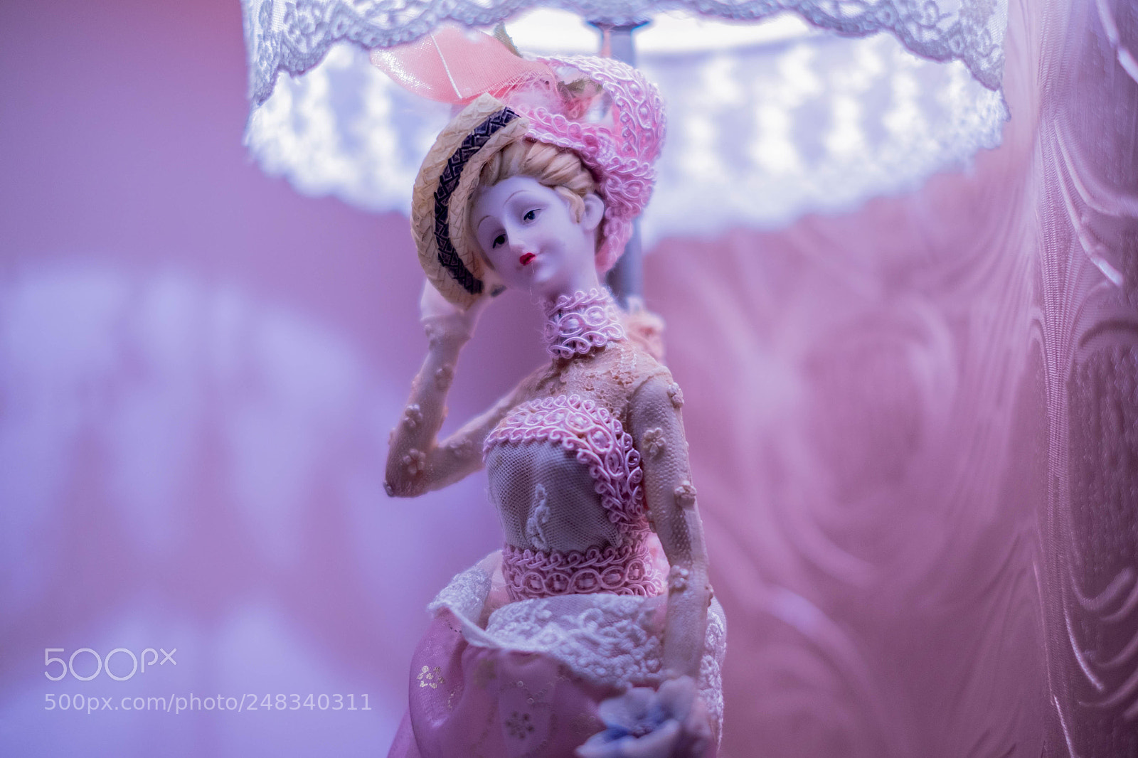 Fujifilm X-T10 sample photo. Lady lamp photography