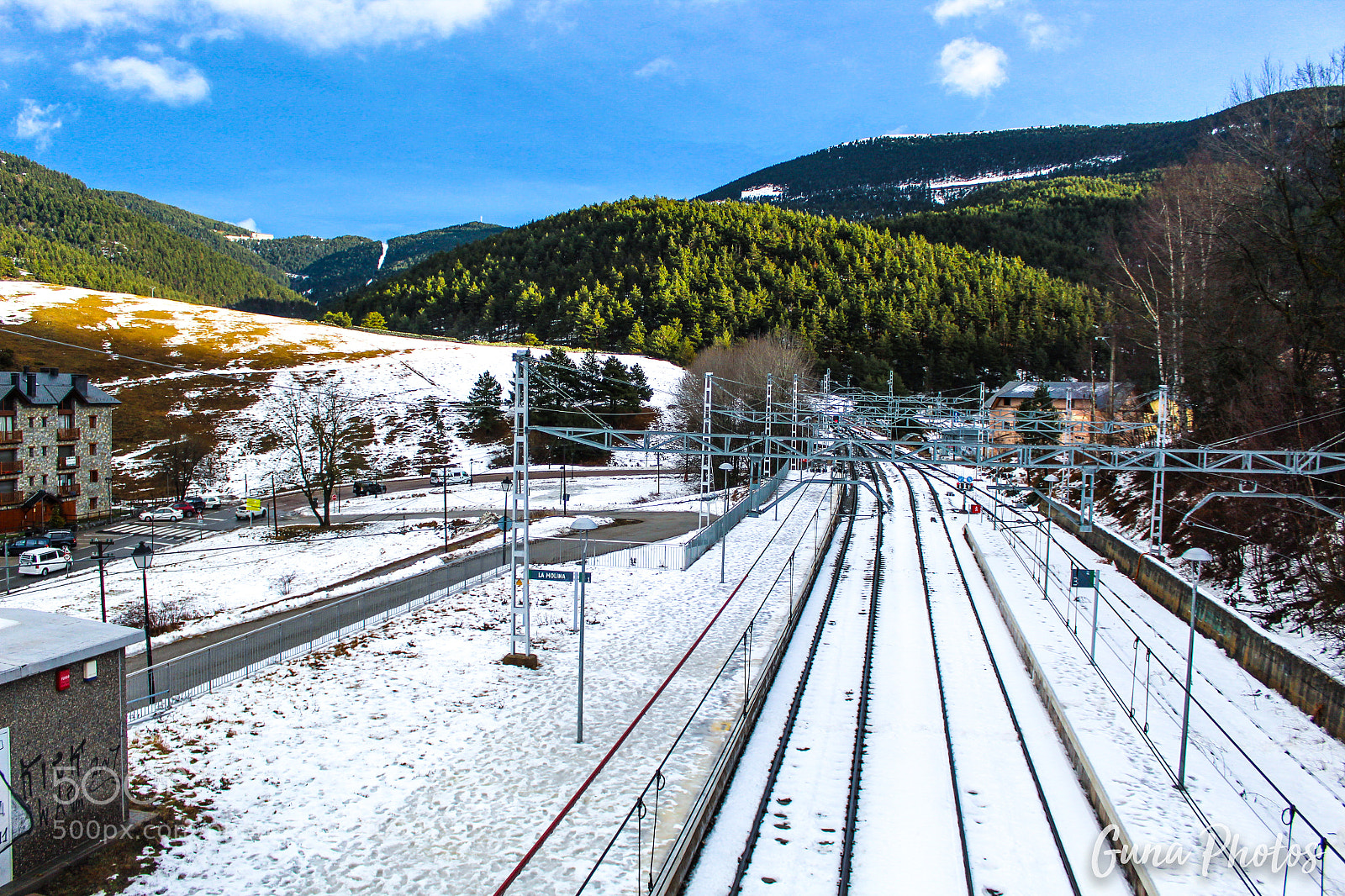 Canon EOS 1300D (EOS Rebel T6 / EOS Kiss X80) sample photo. Snow at the train photography