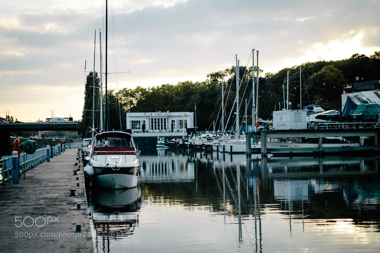 Canon EOS 650D (EOS Rebel T4i / EOS Kiss X6i) sample photo. Yacht club parking photography