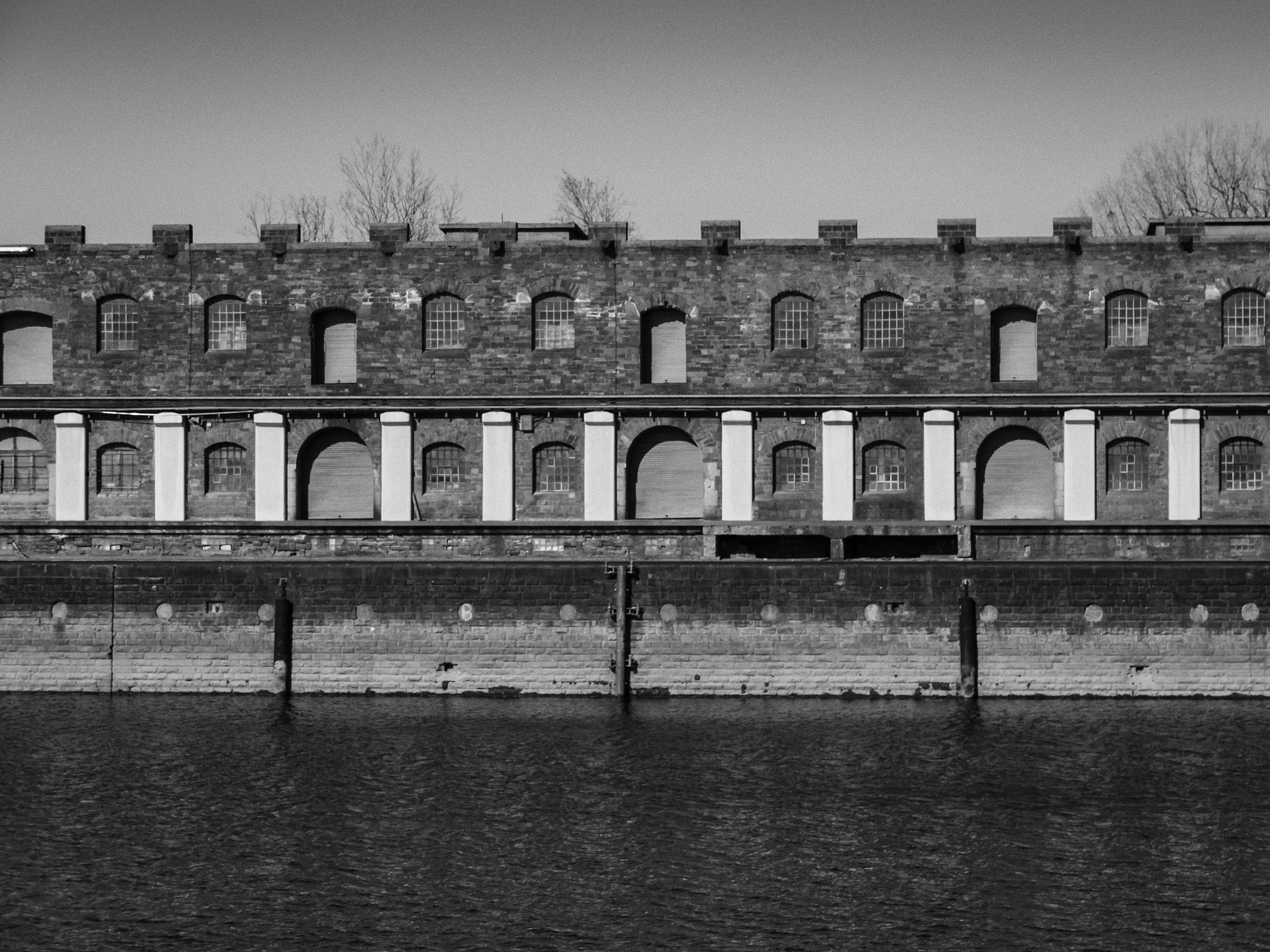 Panasonic Lumix DMC-GH2 sample photo. Rheinhafen photography