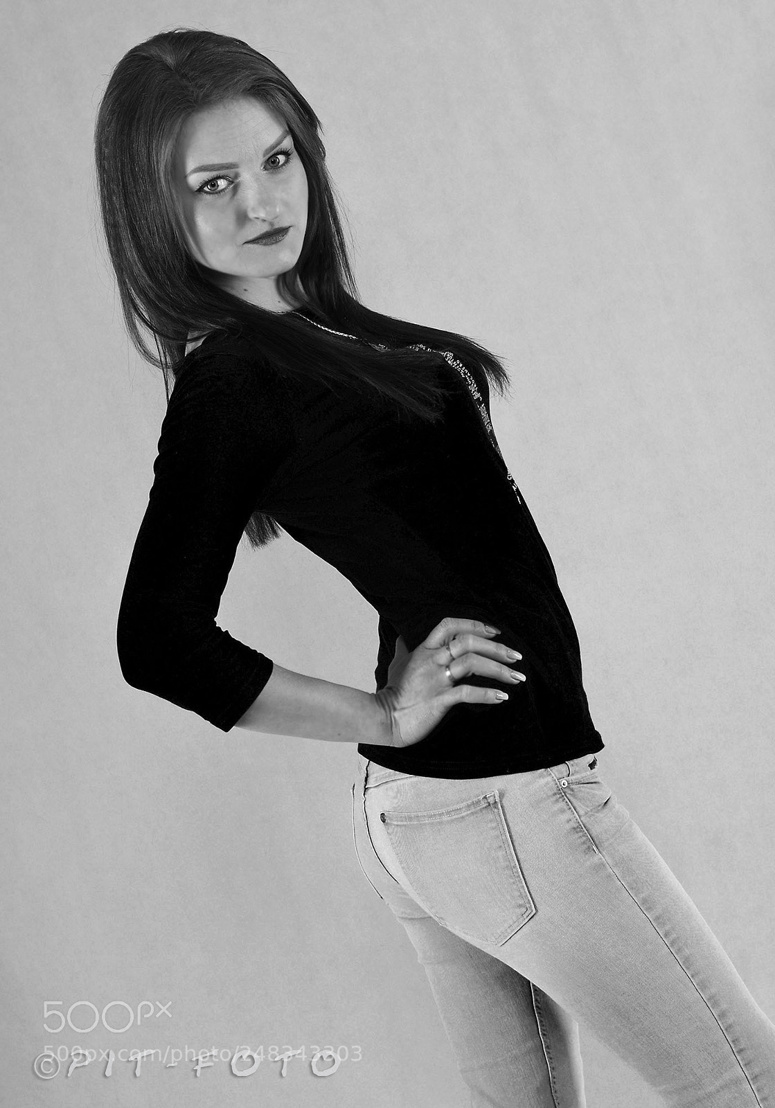 Nikon D500 sample photo. Studio-shooting in schwarz-weiß photography