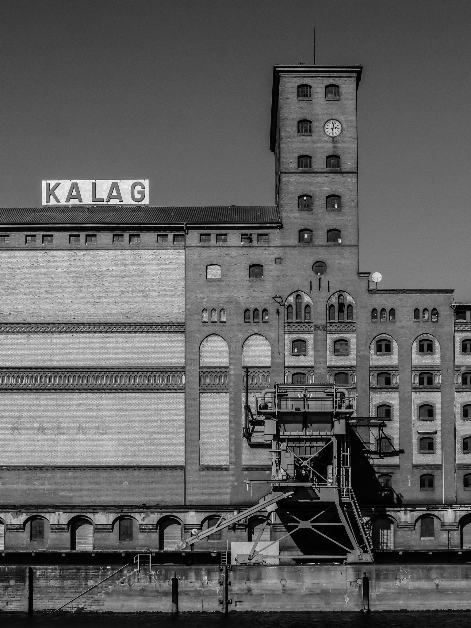 Panasonic Lumix DMC-GH2 sample photo. Rheinhafen photography