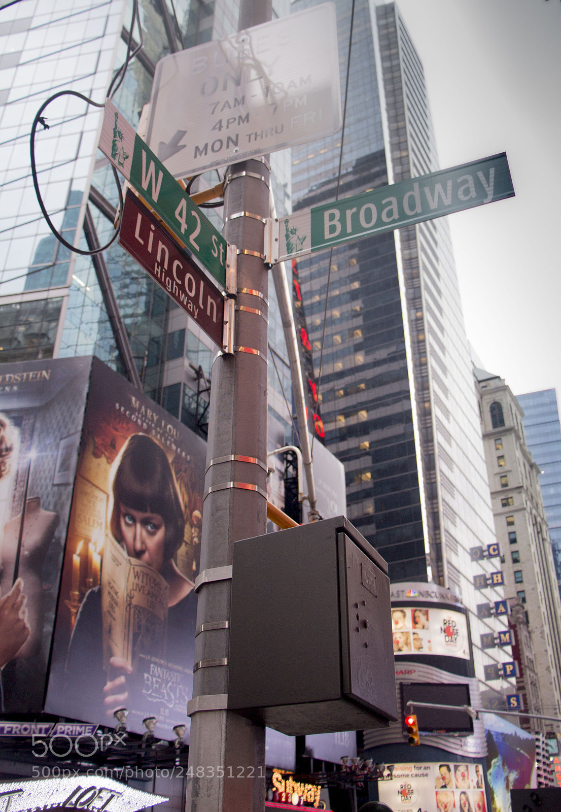 Canon EOS 650D (EOS Rebel T4i / EOS Kiss X6i) sample photo. Times square corner photography