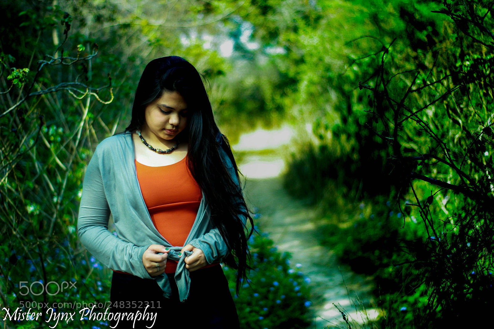 Canon EOS 1300D (EOS Rebel T6 / EOS Kiss X80) sample photo. In frame: shainal photography