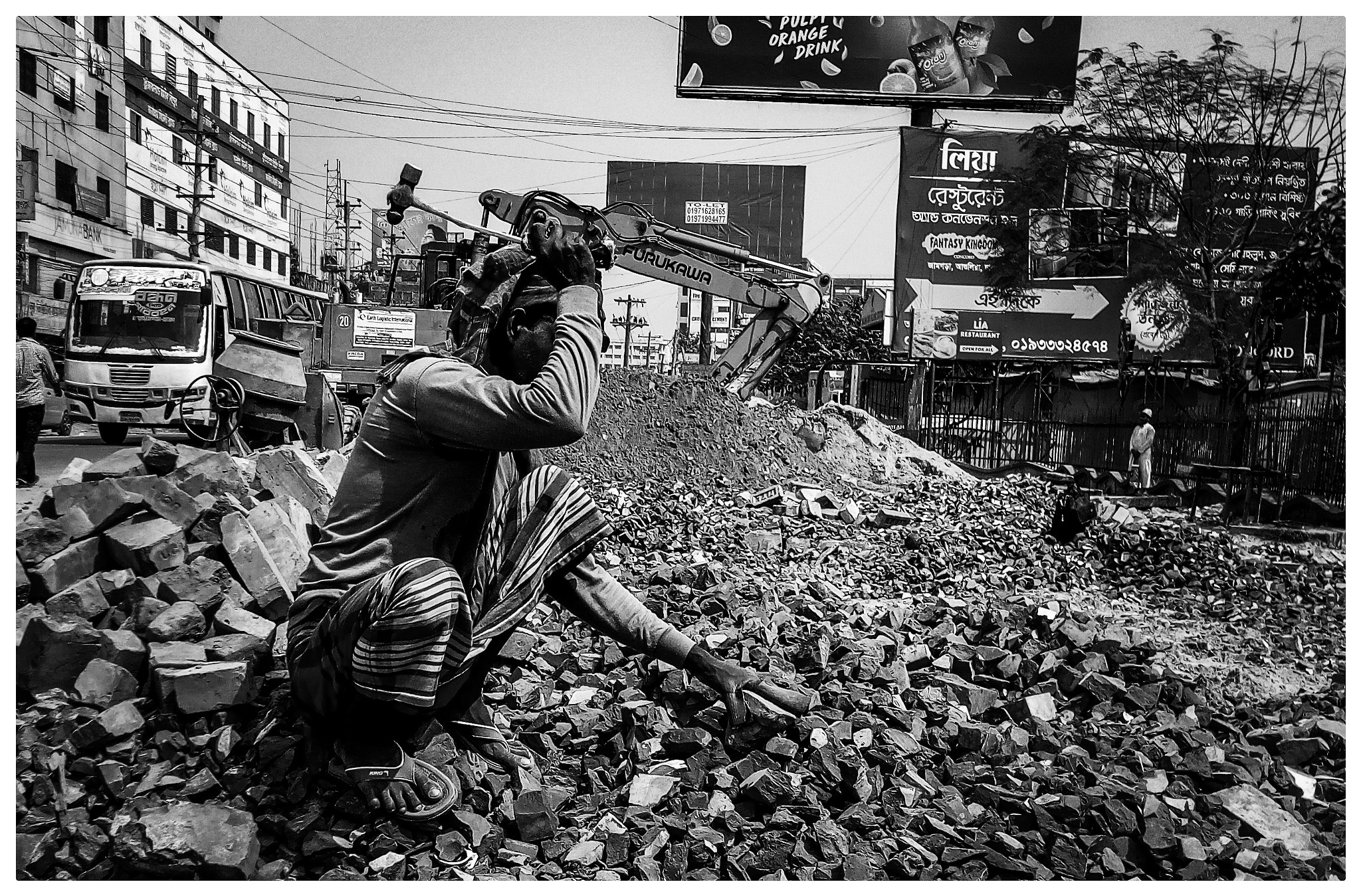 Symphony R100 sample photo. Worker in the street photography