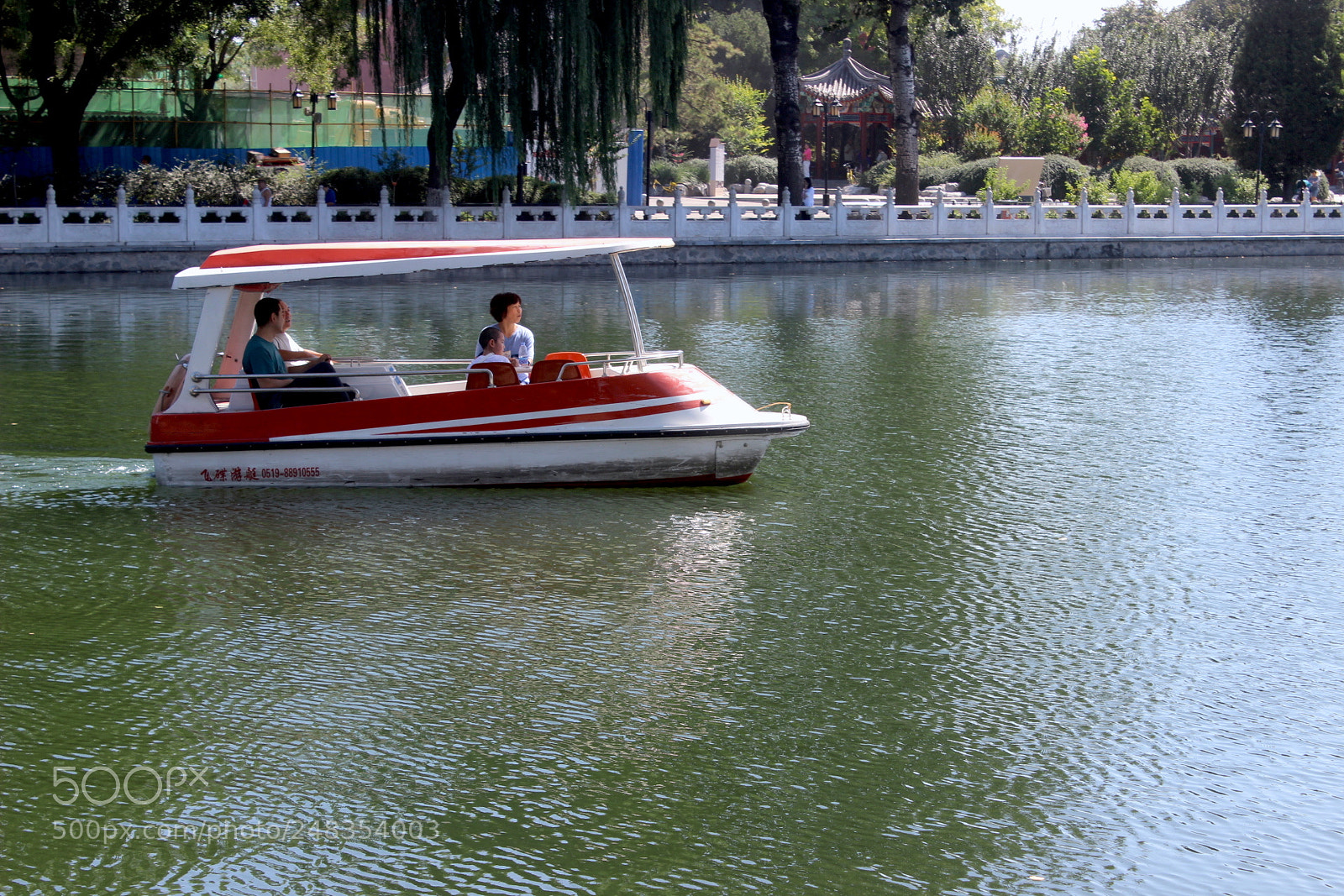 Canon EOS 600D (Rebel EOS T3i / EOS Kiss X5) sample photo. Recorriendo el lago photography