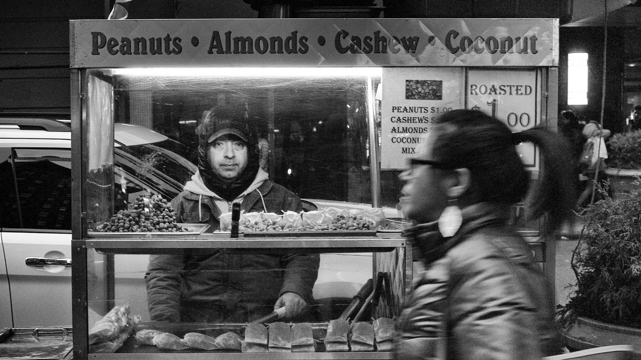 Leica M-Monochrom sample photo. Cinematic new york : food stall photography