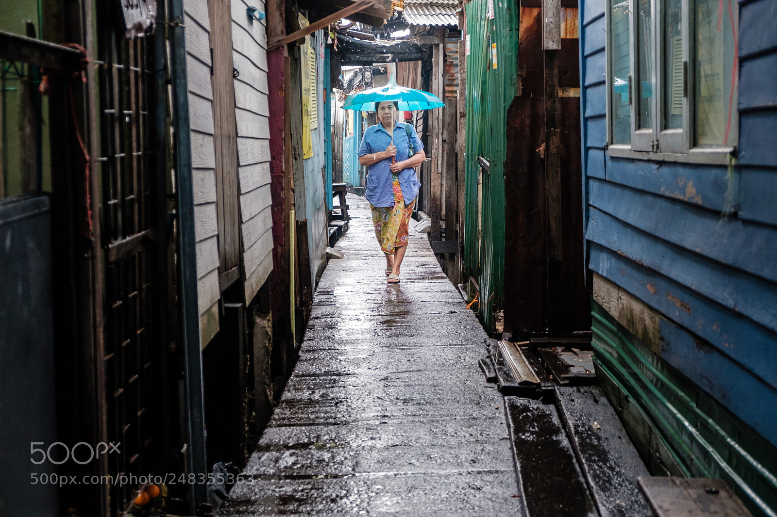 Fujifilm X-T2 sample photo. Walking with fancy umbrella photography